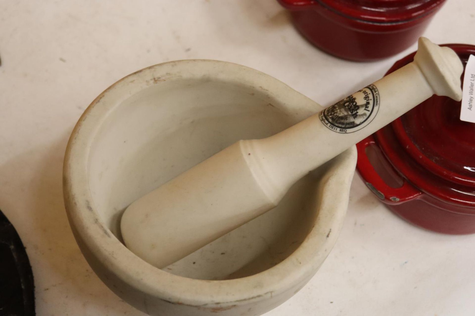 A MASON CASH CERAMIC PESTLE AND MORTAR AND A 'GOURMET' ROLLING PIN AND STAND - Image 5 of 5