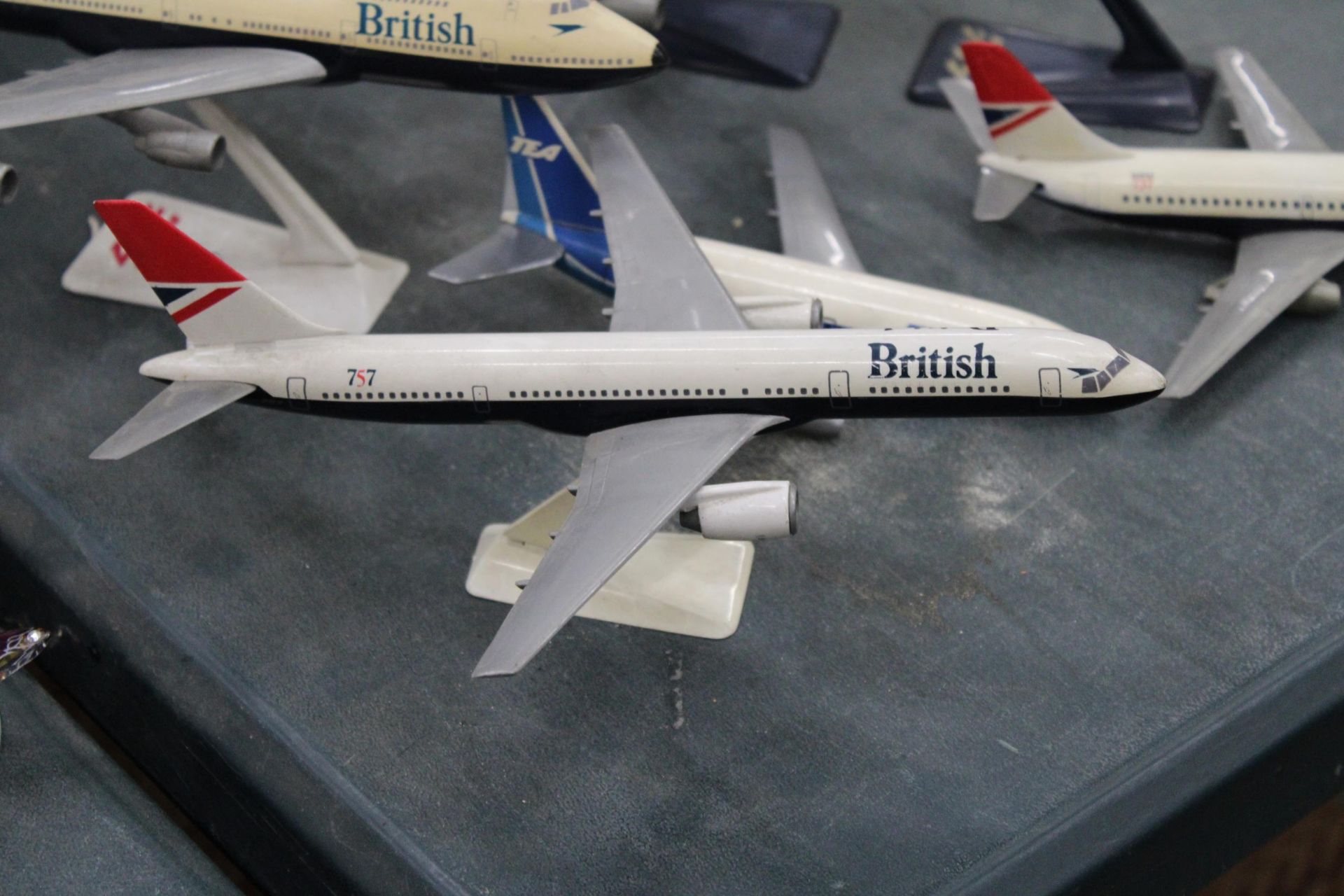 FIVE VINTAGE MODELS OF PLANES, FOUR ON PLINTHS, TO INCLUDE BRITISH AIRWAYS AND QANTAS - Image 2 of 6