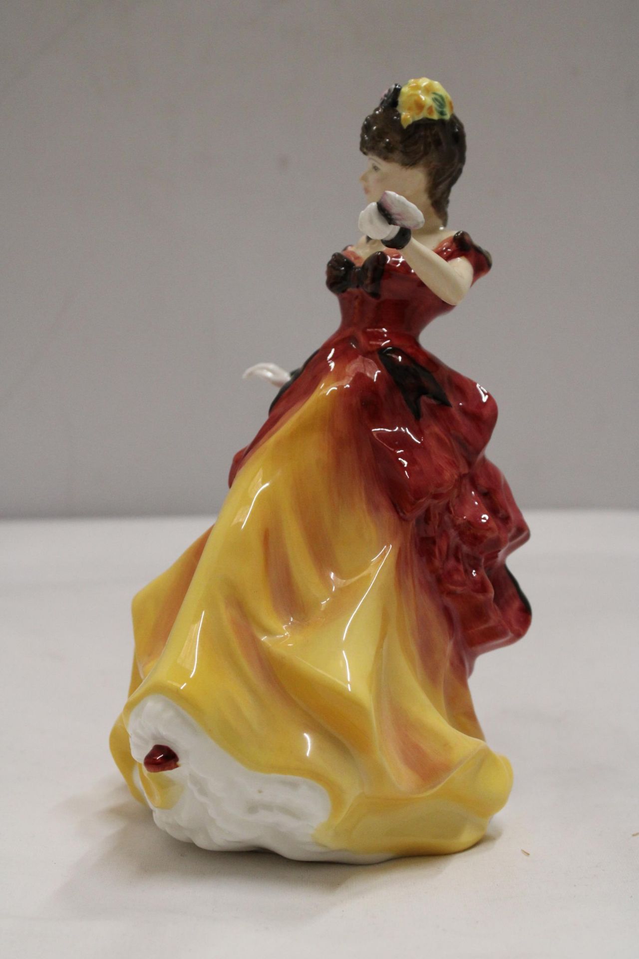 A ROYAL DOULTON FIGURE OF THE YEAR 1996 "BELLE" IN ORIGINAL BOX AND WITH CERTIFICATE OF AUTHENTICITY - Image 3 of 6