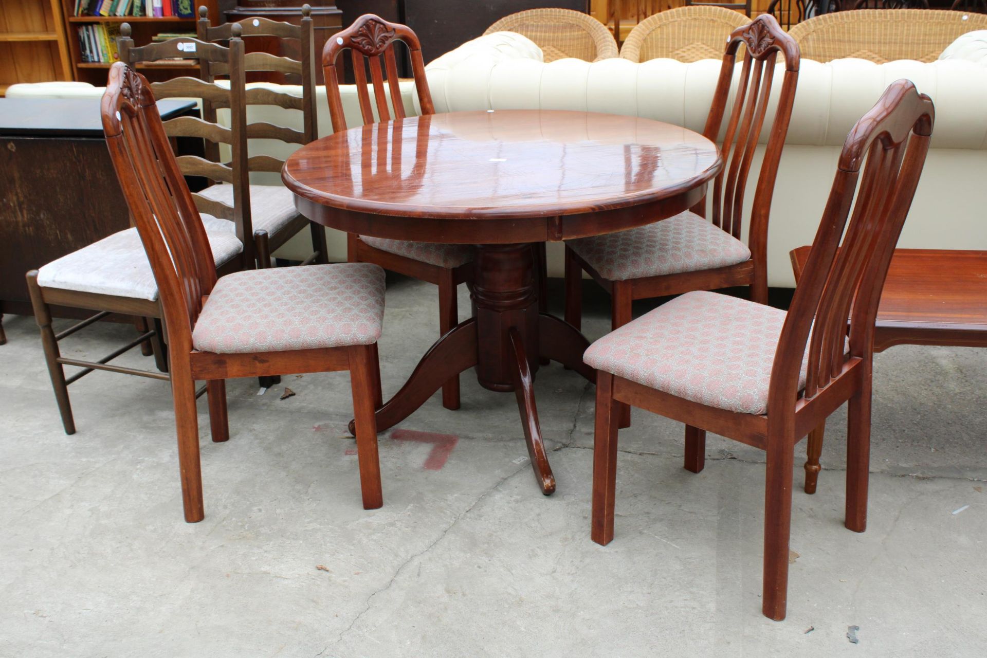 A MODERN POLISHED 42" DIAMETER DINING TABLE AND FOUR CHAIRS - Image 2 of 4