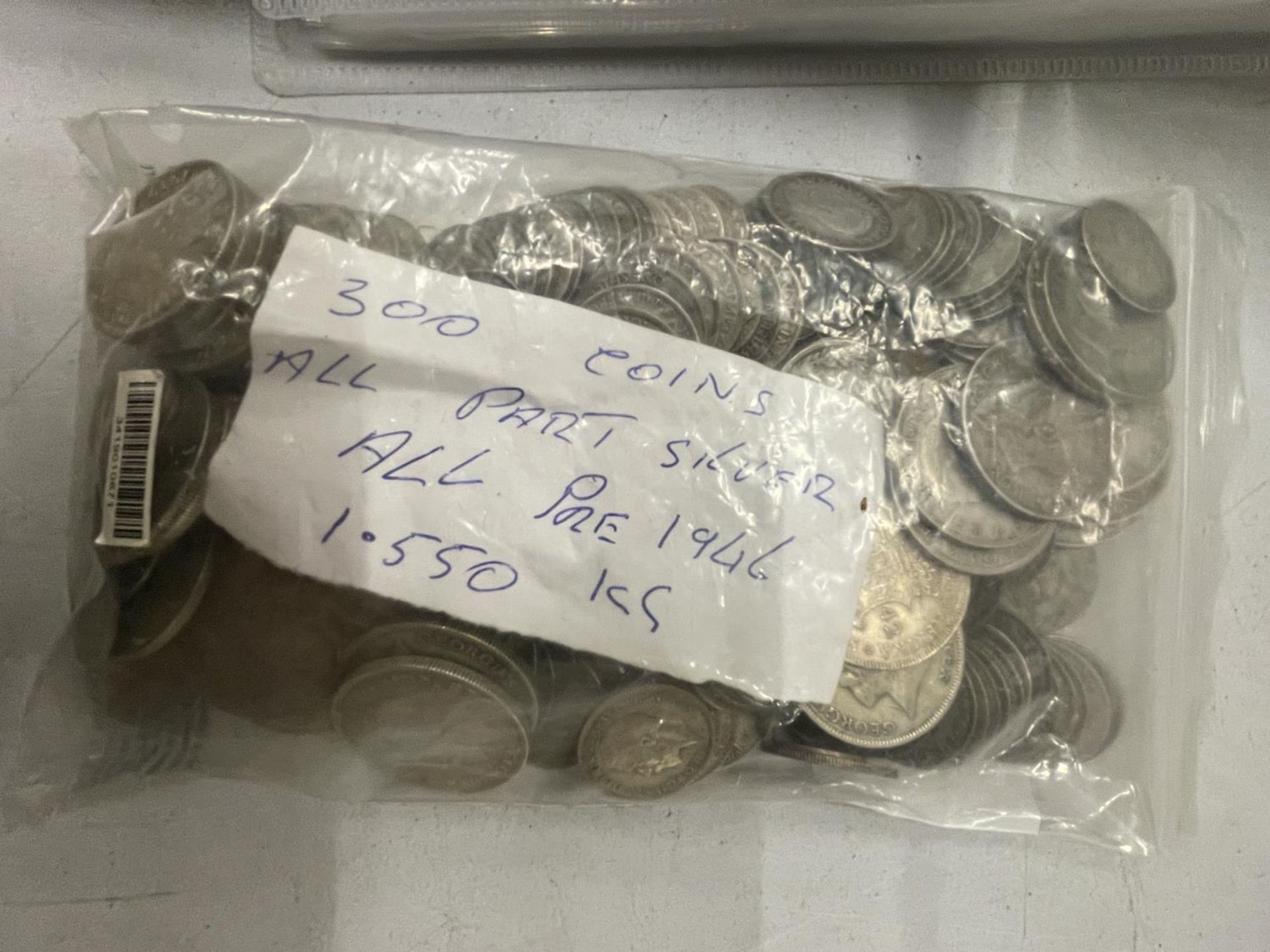APPROX 300 PRE 1947 GB SILVER COINS TO INCLUDE HALF CROWNS, SHILLINGS, FLORINS, ETC - IN TOTAL 1.