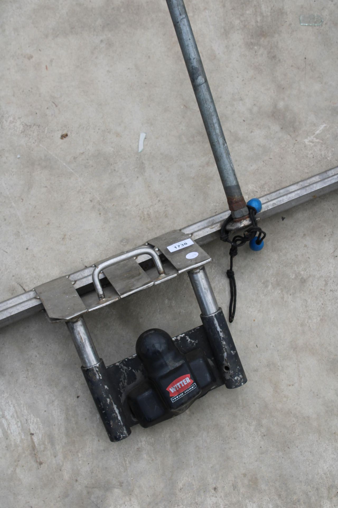 A METAL VEHICLE TOW BAR EXTENSION TOOL - Image 2 of 3