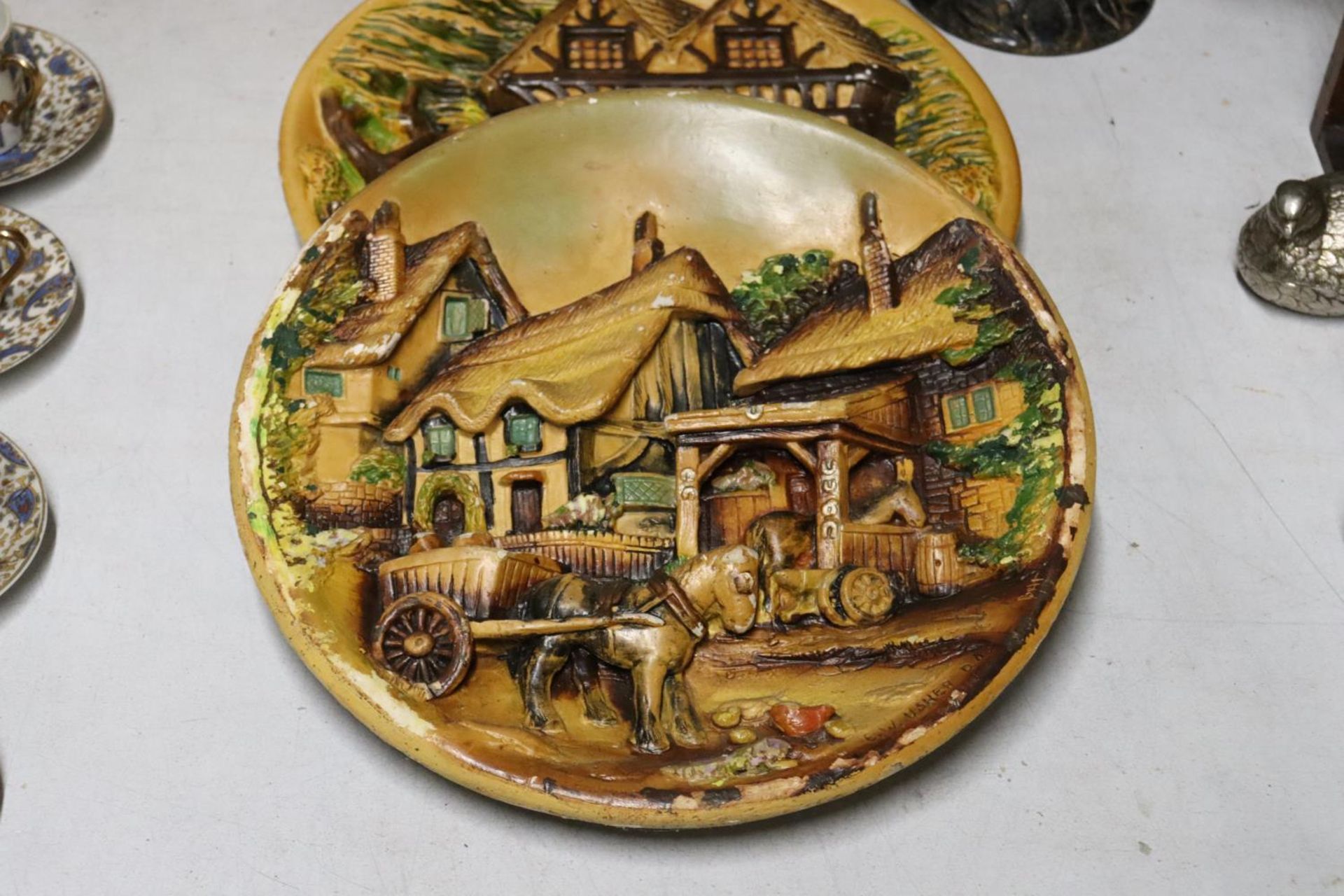 THREE VINTAGE 3-D CHALK PLATES WITH COTTAGE DESIGN, DIAMETER 31CM - Image 3 of 4