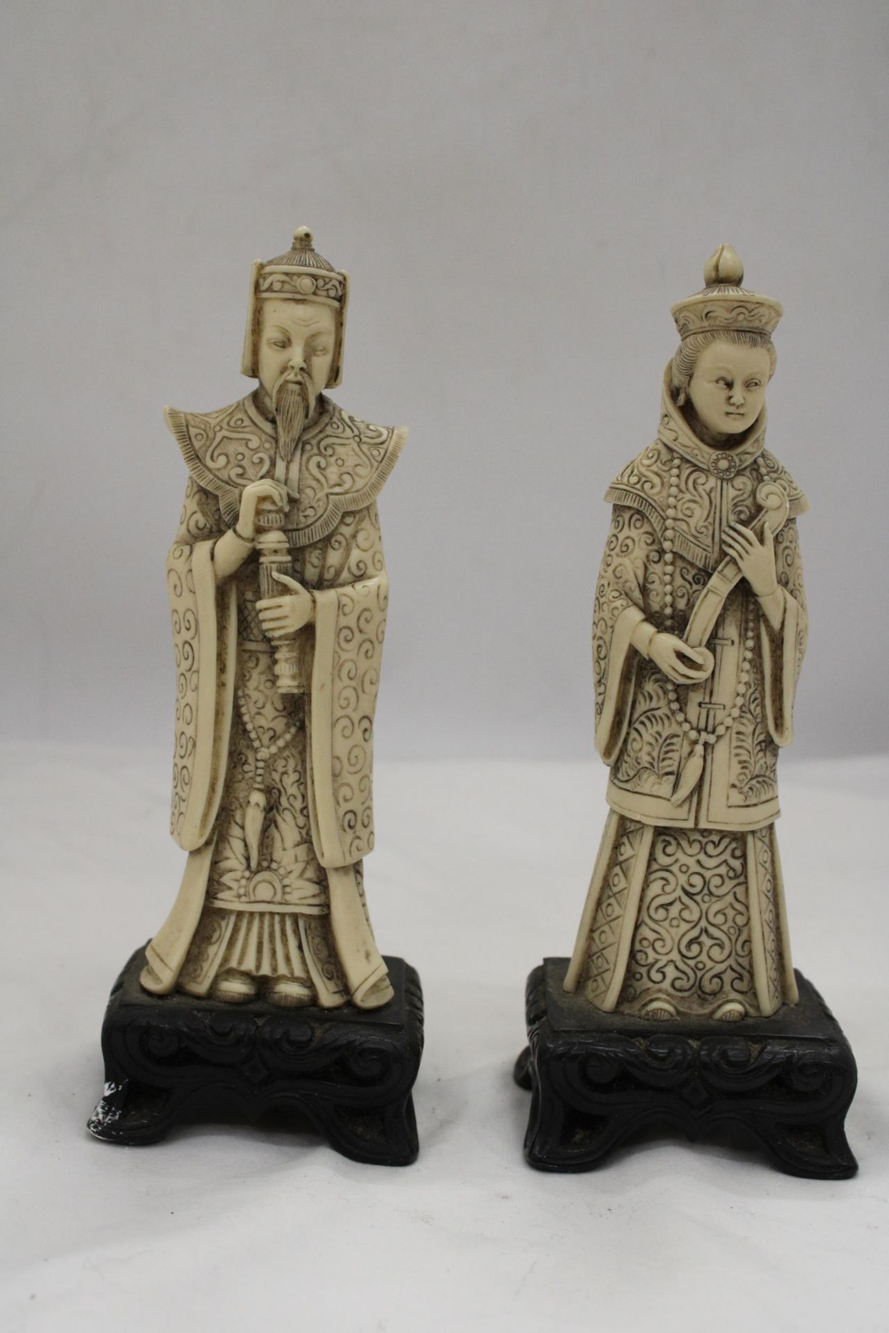 TWO ASIAN FIGURES ON BASES, WITH MARKINGS TO THE BASE, HEIGHT 22CM - Image 2 of 6