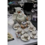 A QUANTITY OF CERAMICS TO INCLUDE CLASSICAL THEMED CUPS AND SAUCERS, PLATES, A LIDDED JAR,