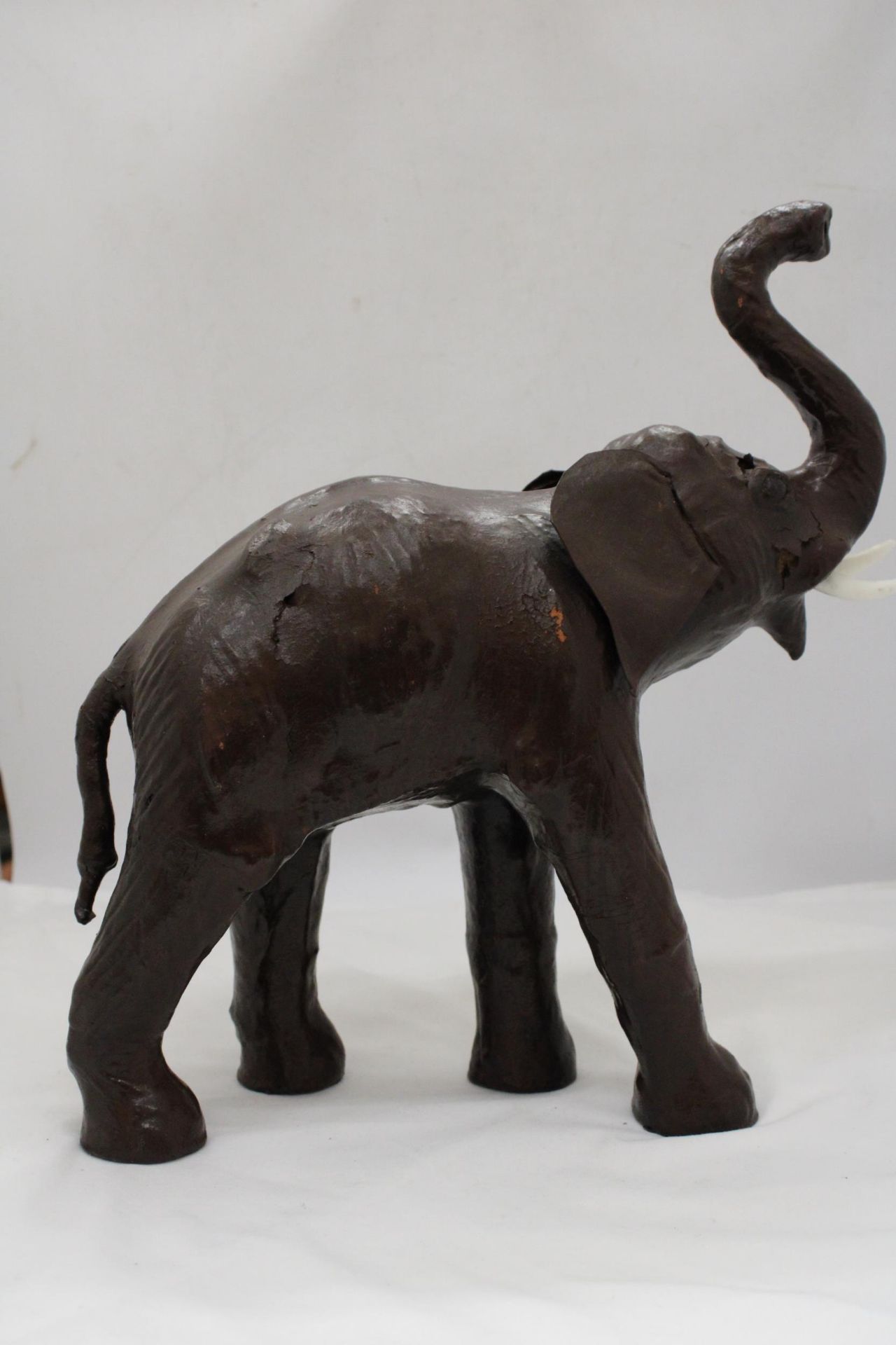 A VINTAGE LEATHER ELEPHANT, HEIGHT 35CM - Image 5 of 6