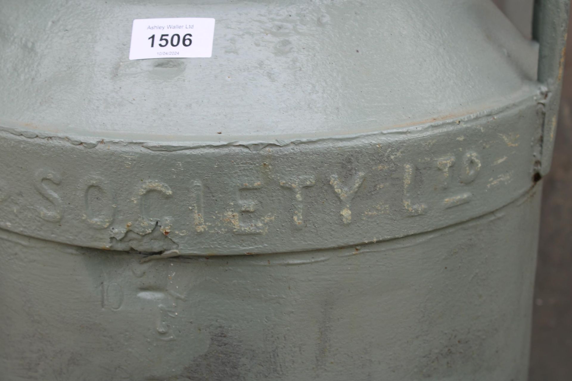 A VINTAGE CAST IRON CO-OP SOCIETY LTD MILK CHURN (H:74CM) - Image 3 of 5