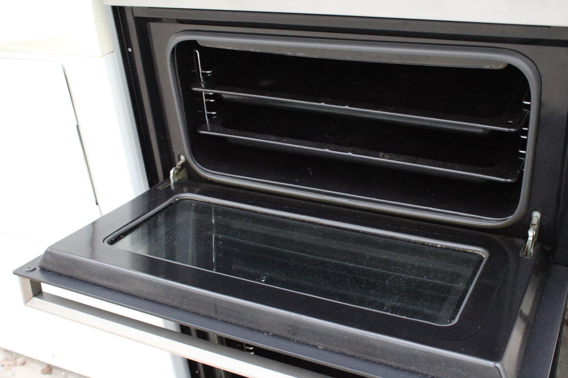 A CHROME AND BLACK BAUMATIC INTERGRATED DOUBLE OVEN - Bild 3 aus 4