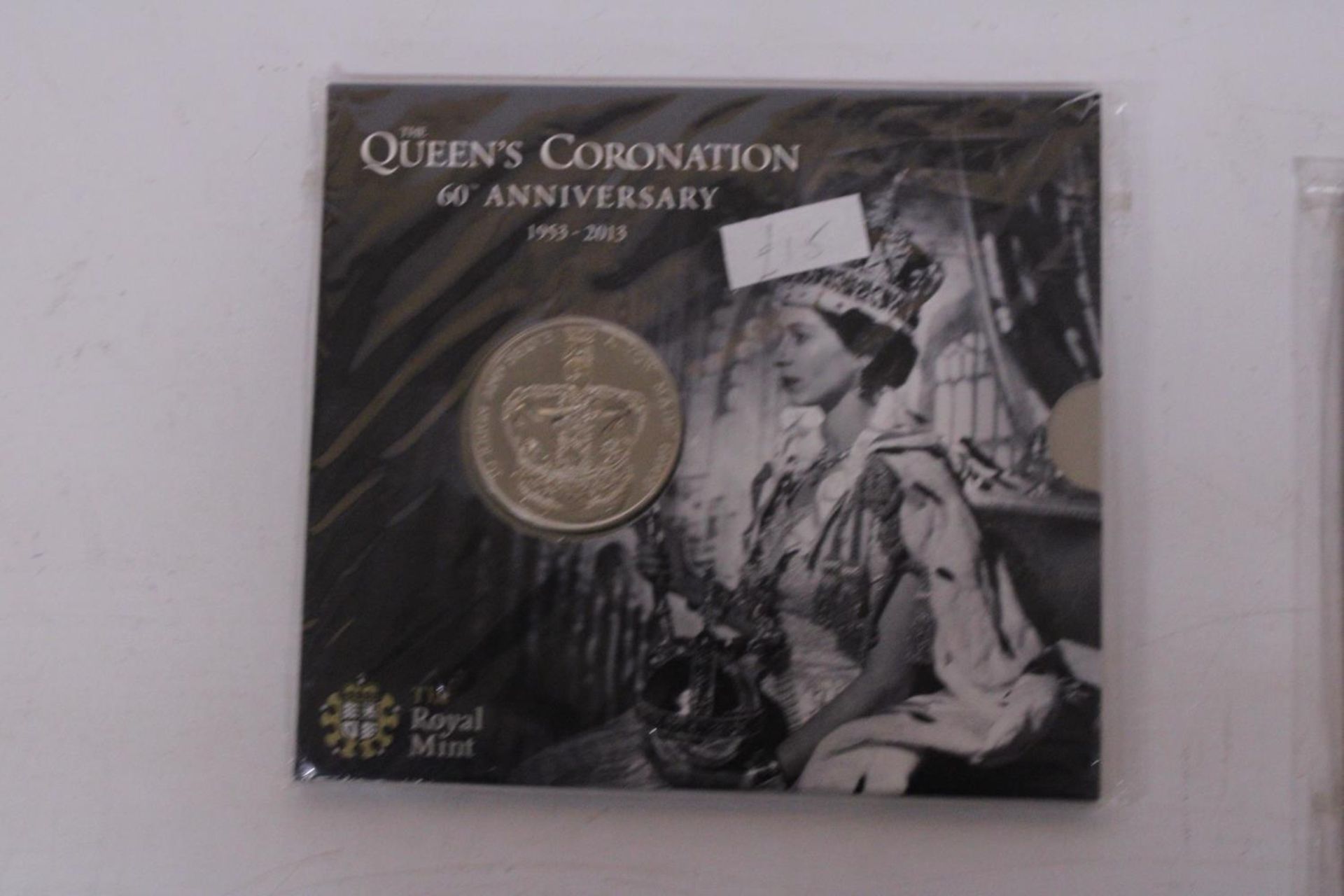 A COLLECTION OF COINS TO INCLUDE A QUEENS CORONATION 60TH ANNIVERSARY £5 COIN AND A 2012 DIAMOND - Bild 5 aus 5