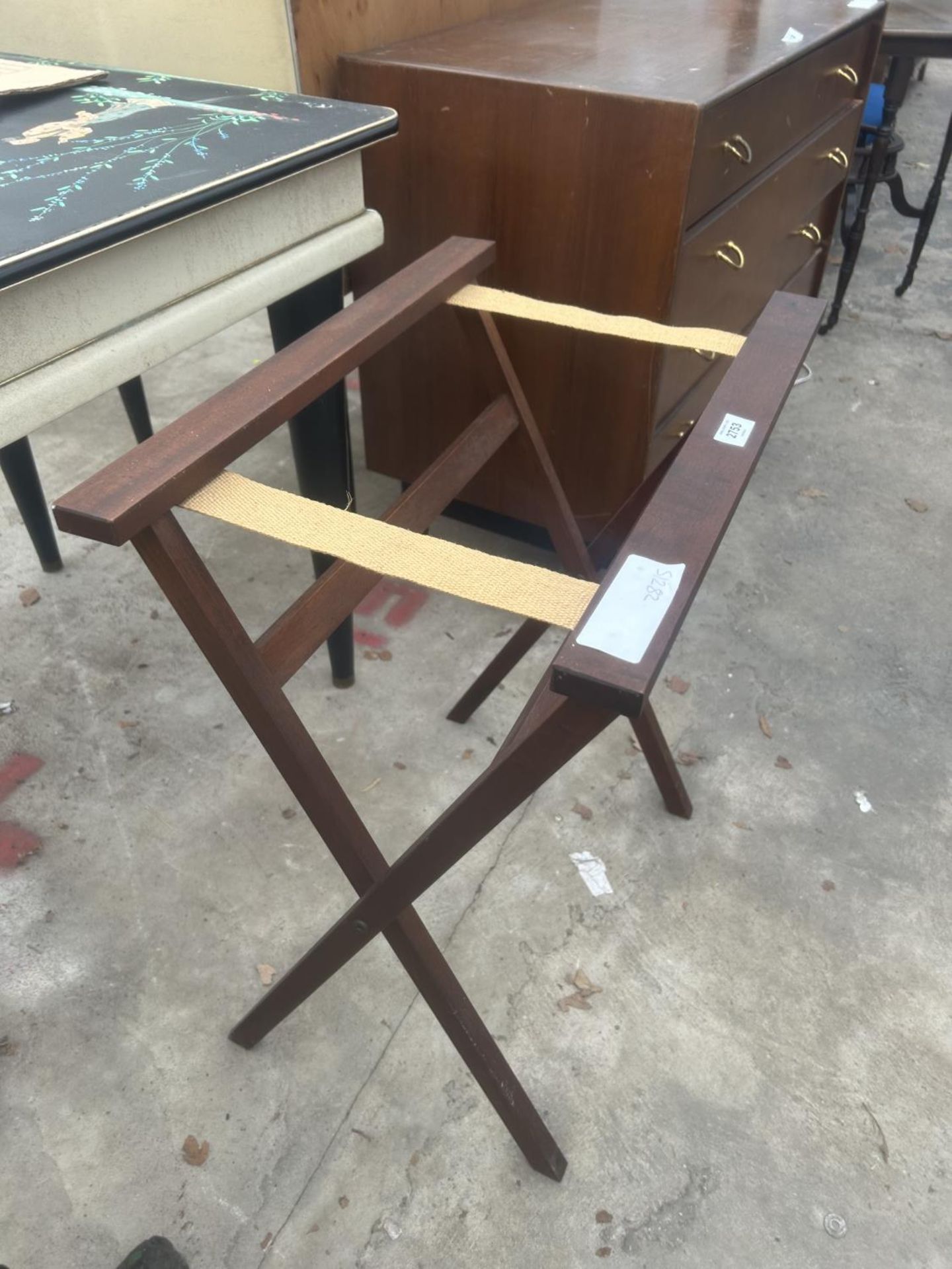 A MODERN MAHOGANY FOLDING BUTLERS TRAY STAND - Image 2 of 2