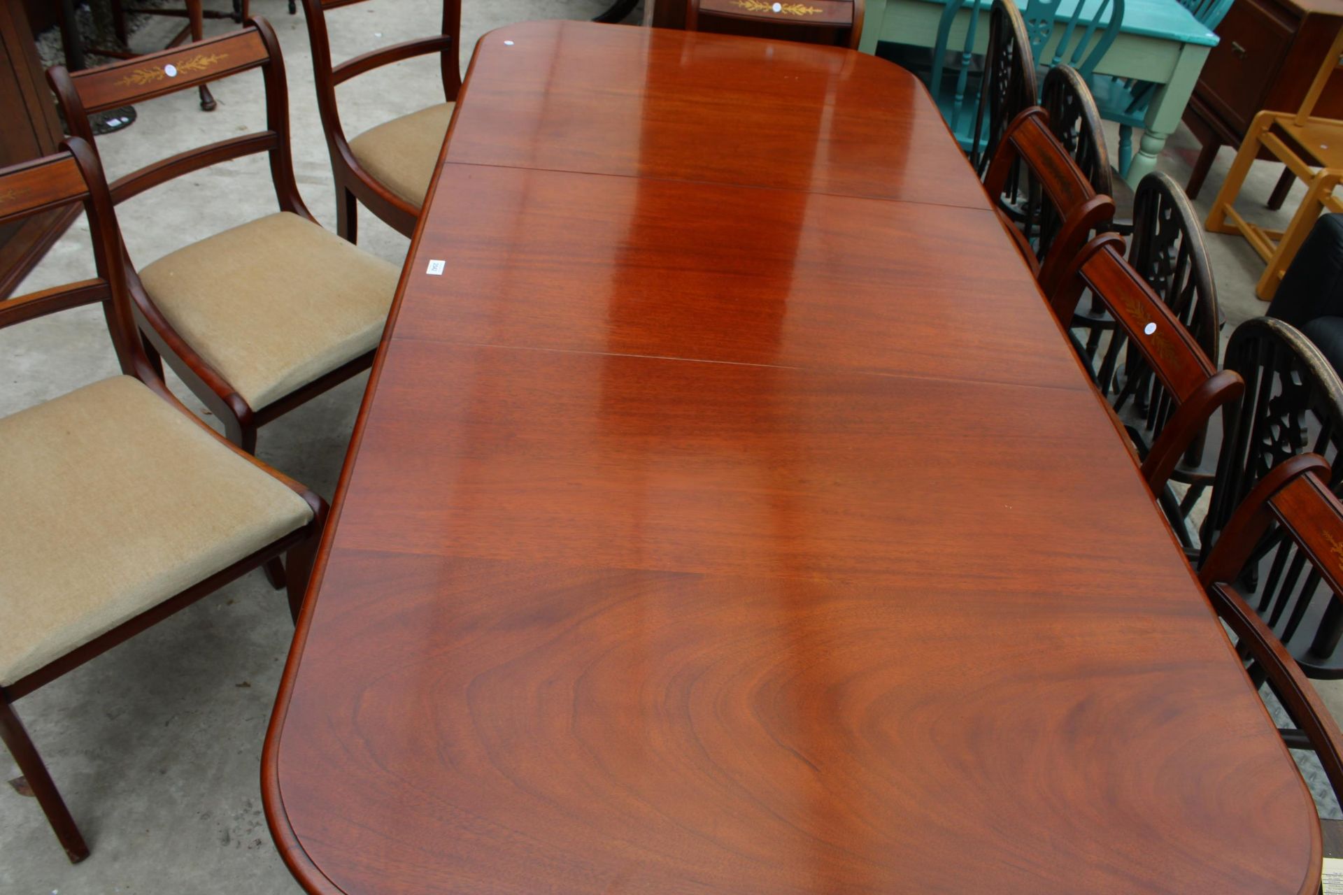 A MAHOGANY REGENCY STYLE EXTENDING TWIN PEDESTAL DINING TABLE 62" X 38" (LEAF 21") AND SIX BRASS - Image 4 of 6