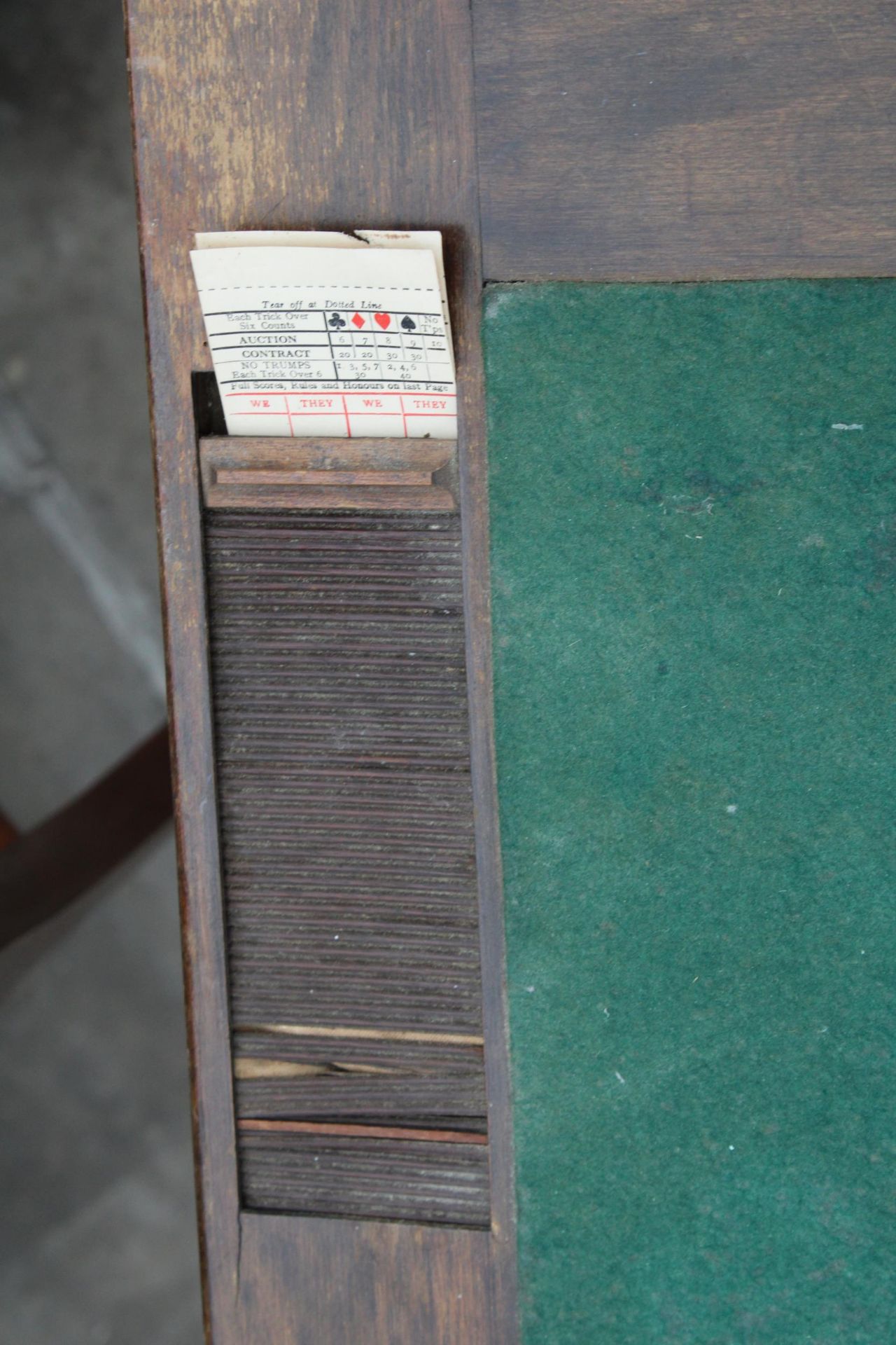AN EARLY 20TH CENTURY FOLDING CARD TABLE WITH BAKALITE FOLD AWAY GLASS HOLDERS AND TAMBOUR SCORE - Image 6 of 7