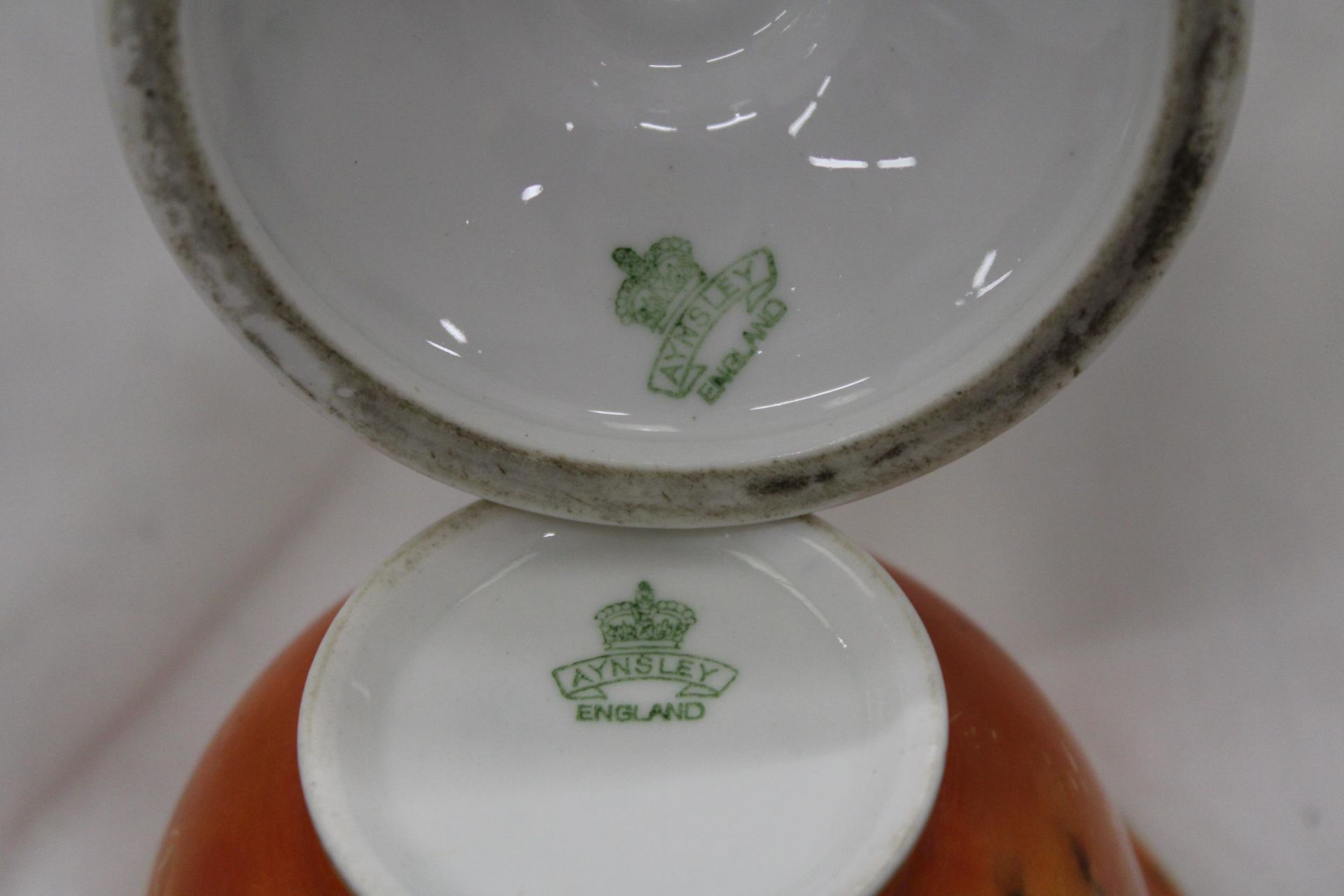 TWO PIECES OF VINTAGE AYNSLEY LUSTREWARE WITH BUTTERFLY DESIGN, TO INCLUDE A VASE, HEIGHT 18CM AND A - Image 6 of 6