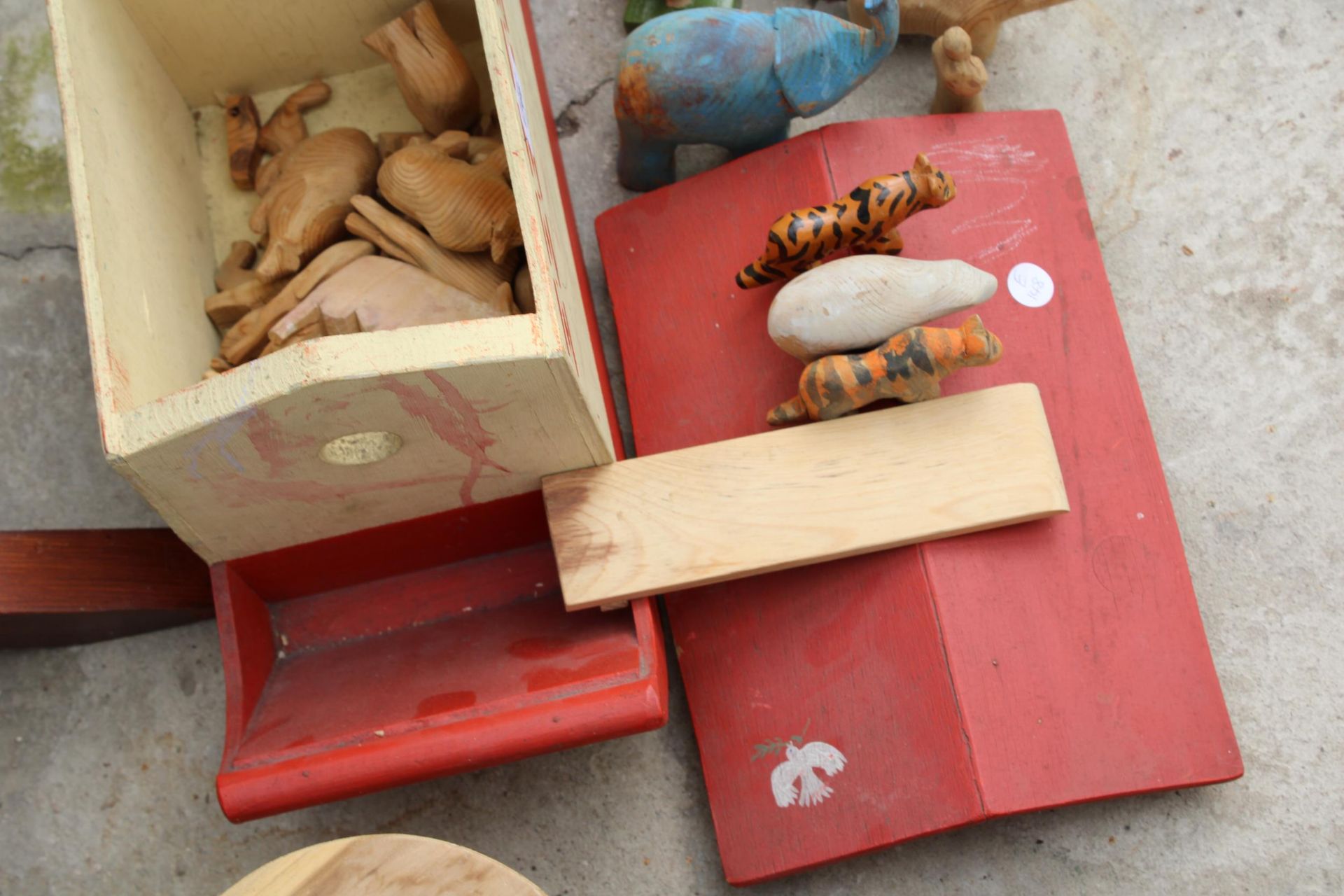 A VINTAGE WOODEN NOAHS ARK AND ANIMALS - Image 4 of 4