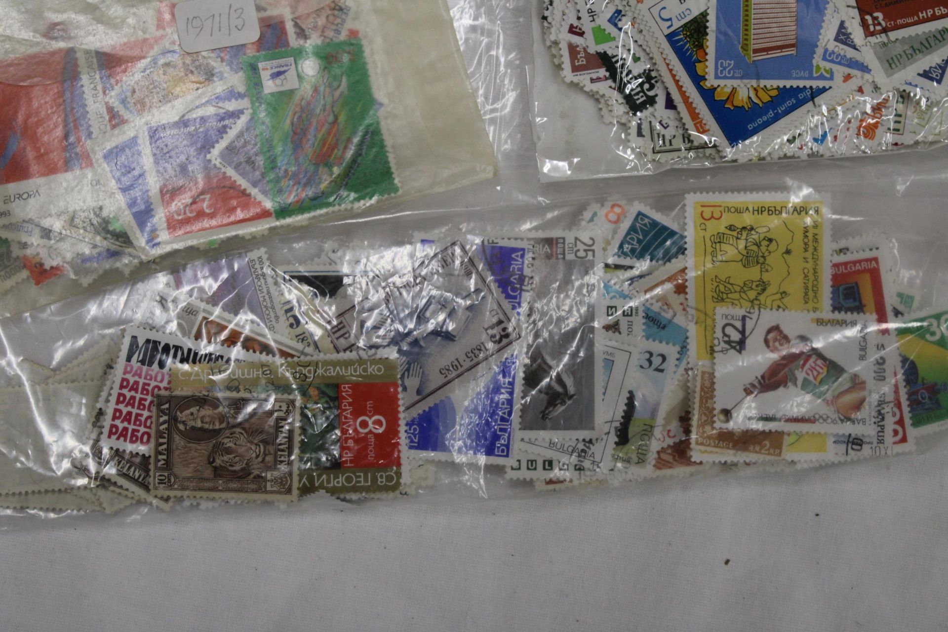 A LARGE COLLECTION OF STAMPS FROM BULGARIA - Bild 5 aus 5