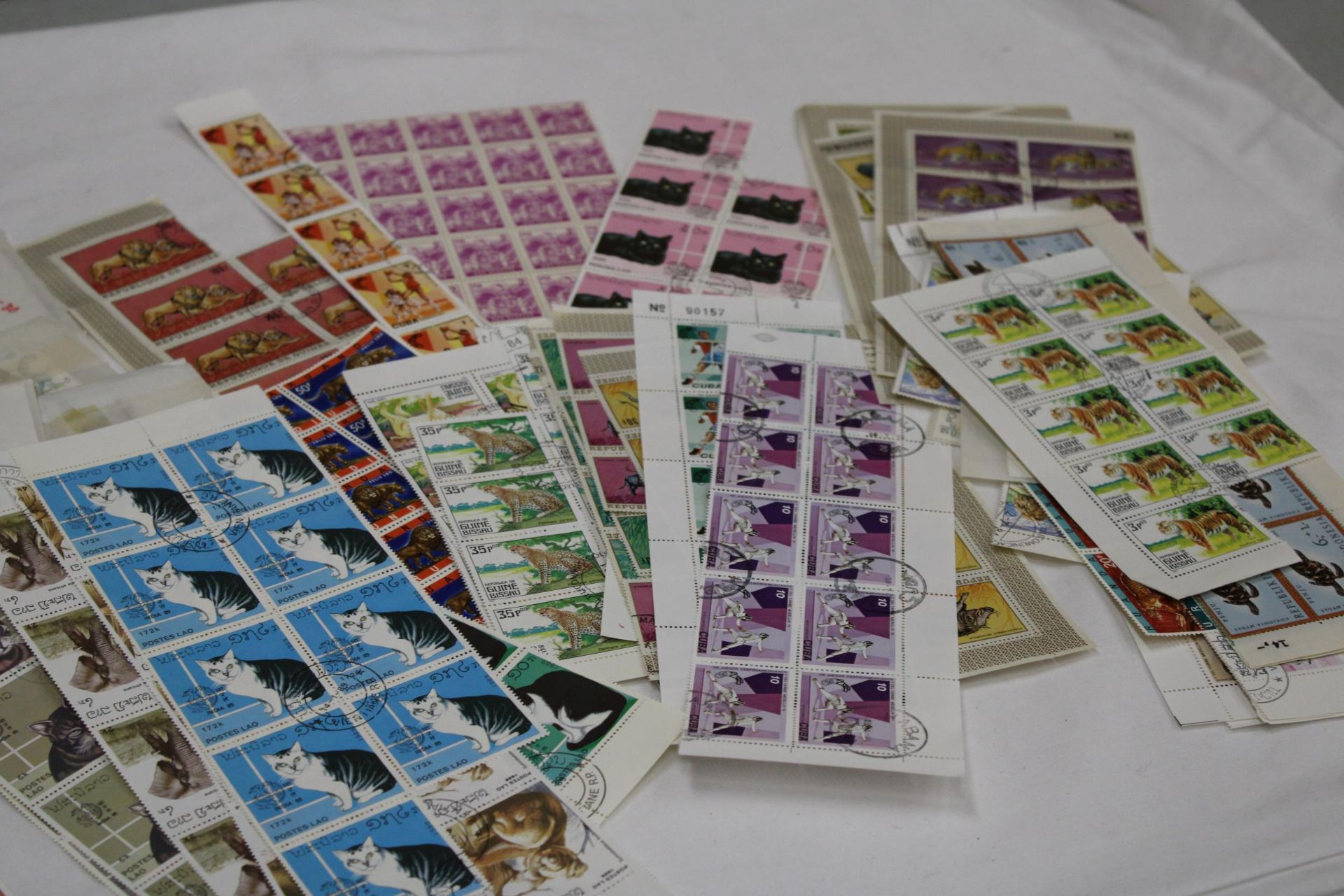 A COLLECTION OF ANIMAL STAMPS - Image 6 of 6