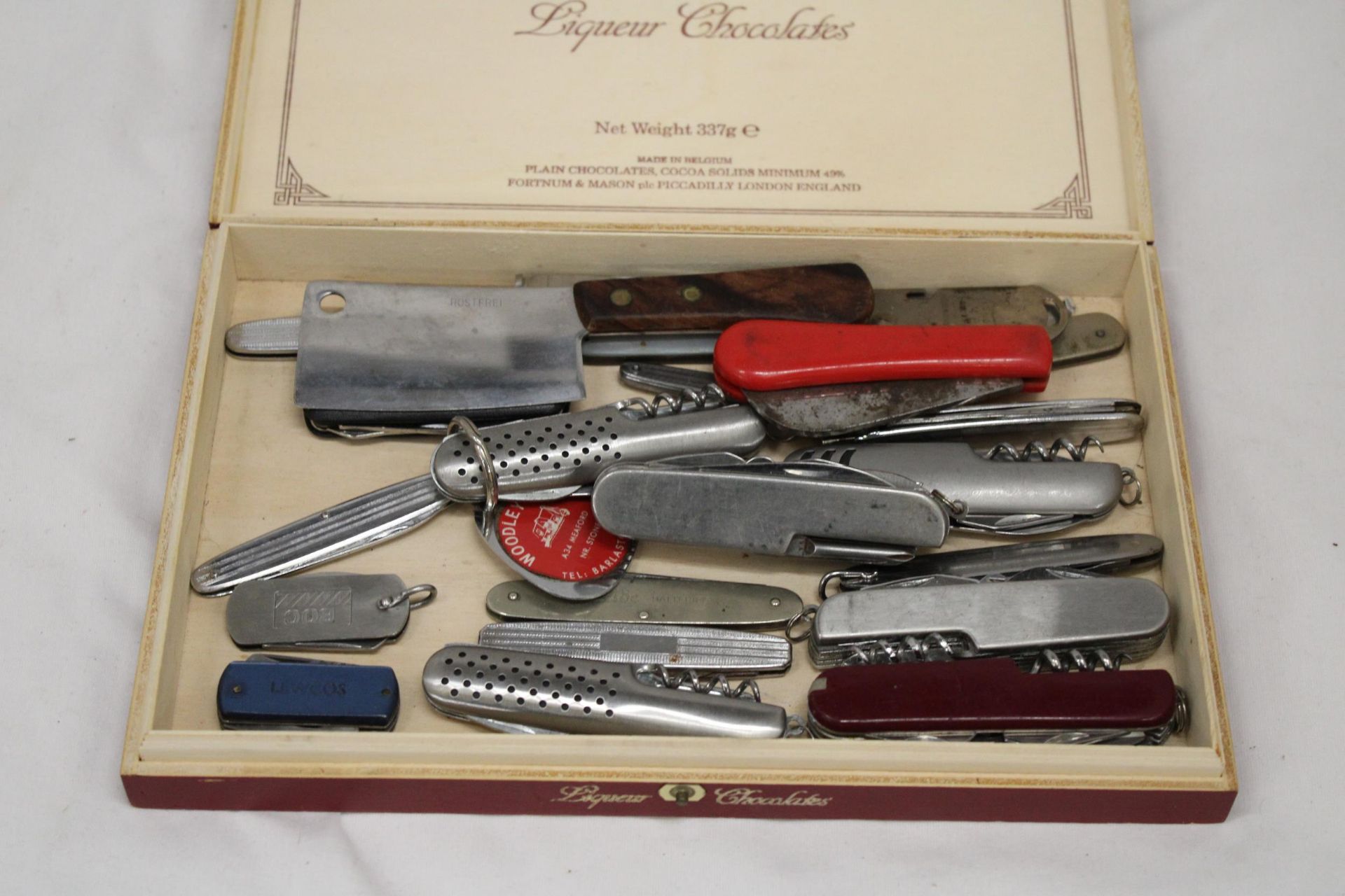 A COLLECTION OF 22 VINTAGE PEN KNIVES
