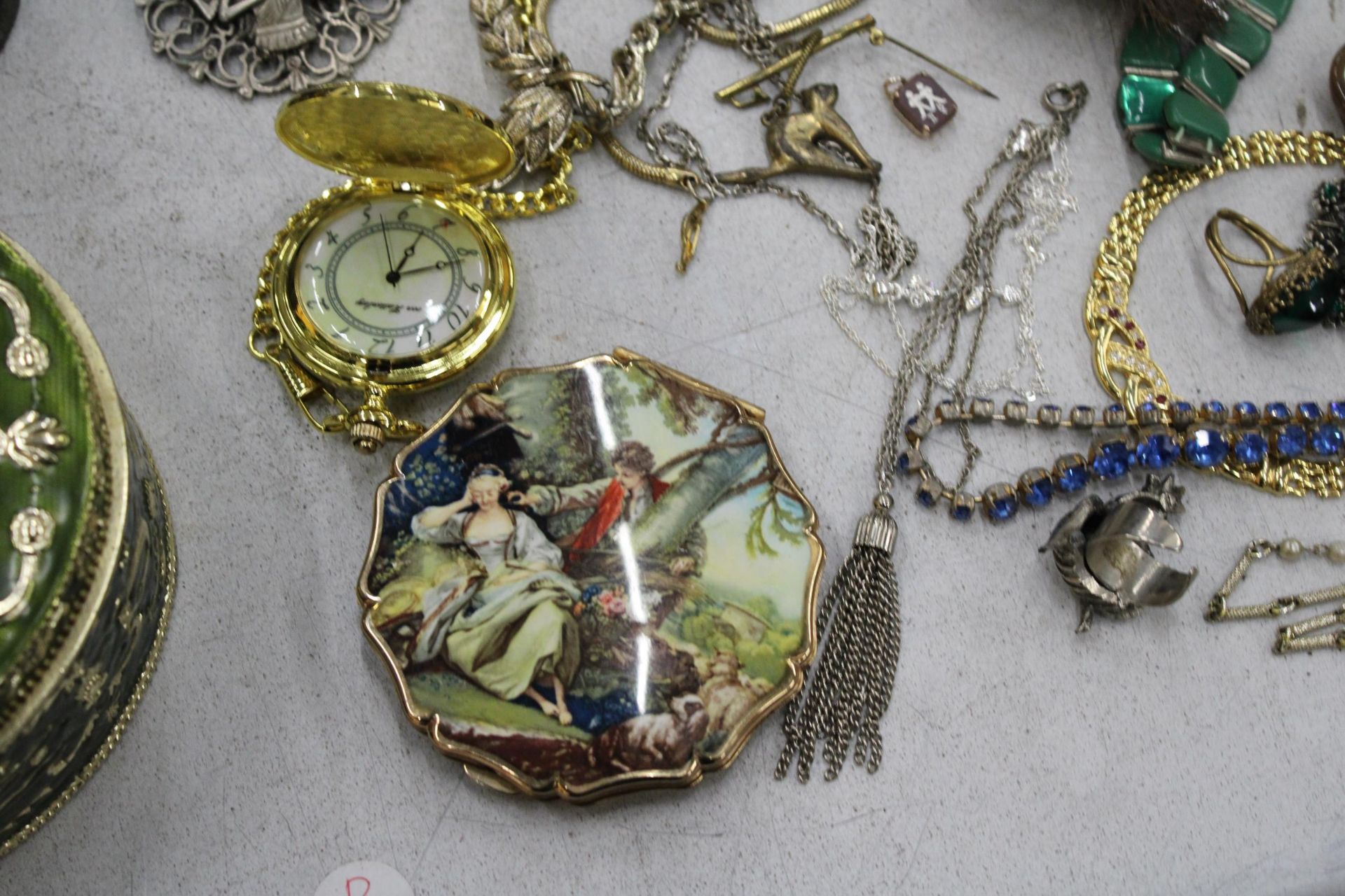 A QUANTITY OF COSTUME JEWELLERY TO INCLUDE CHAINS AND PENDANTS, RINGS, MODERN POCKET WATCHES, - Bild 2 aus 6