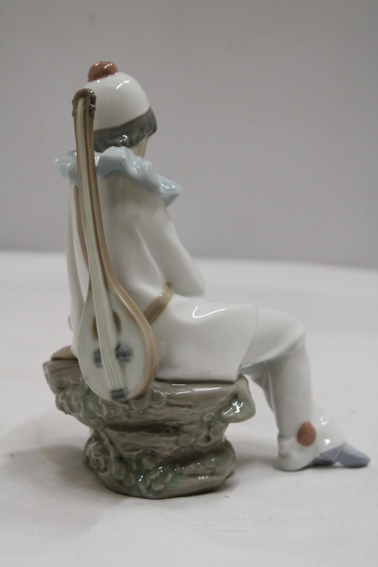 A NAO FIGURINE OF A CLOWN ON A ROCK - Image 4 of 6