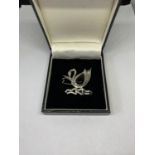 A SILVER SWAN BROOCH IN A PRESENTATION BOX