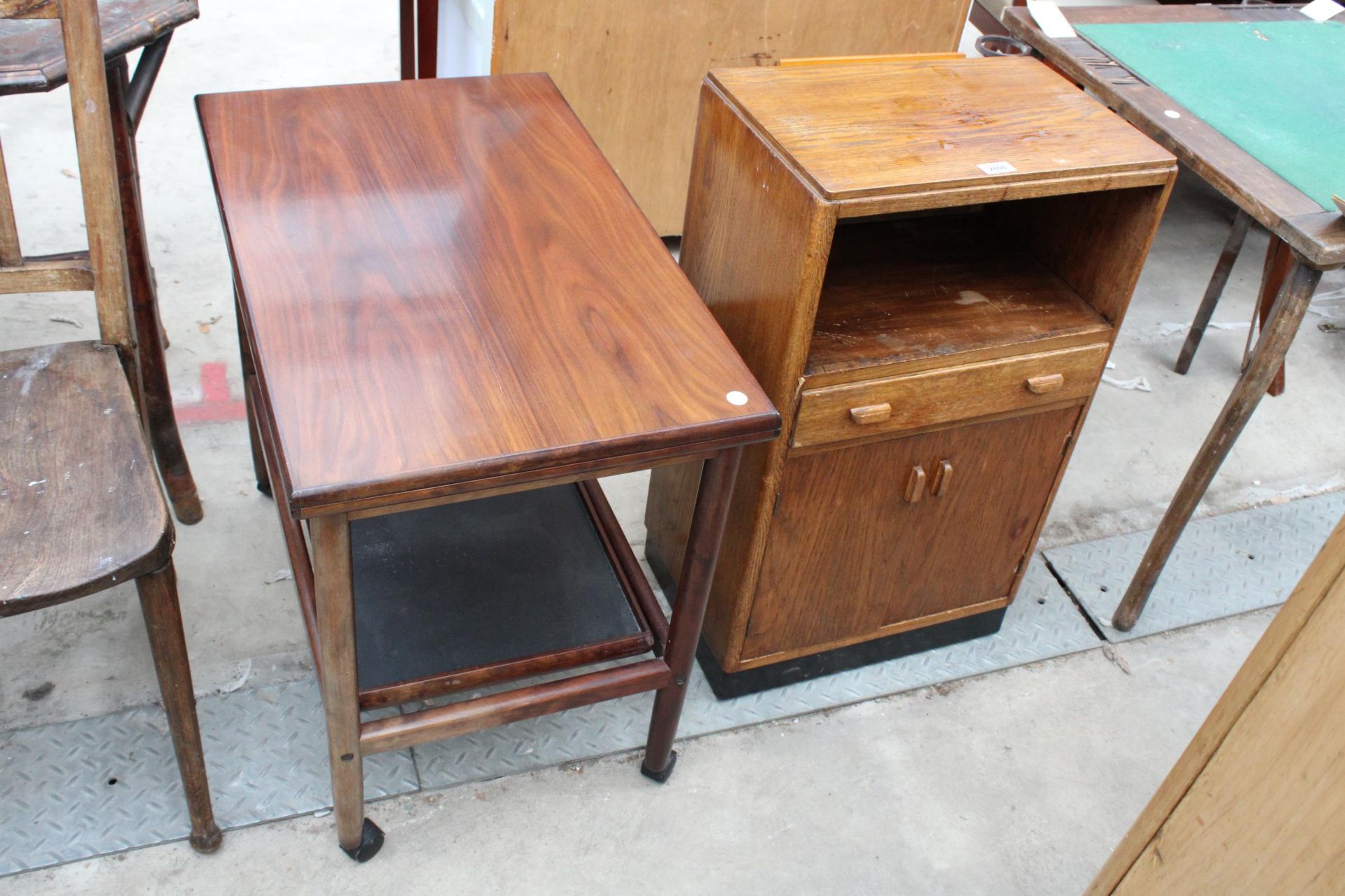 A MID 20TH CENTURY OAK BEDSIDE LOCKER AND MODERN MAHOGANY TWO TIER FOLD OVER TROLLEY WITH DETACHABLE