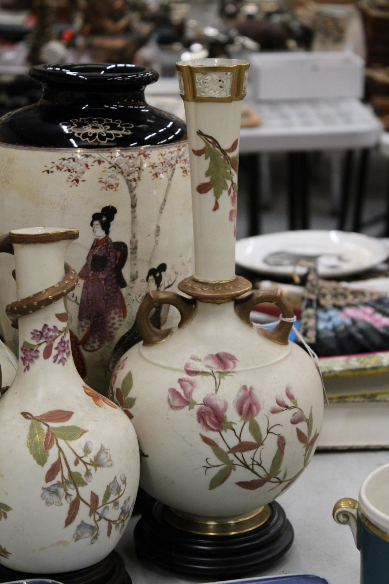 THREE PIECES OF ROYAL WORCESTER, BLUSH IVORY VASES, ONE WITH LIZARD HANDLE - ALL A/F, PLUS A LARGE - Image 3 of 6