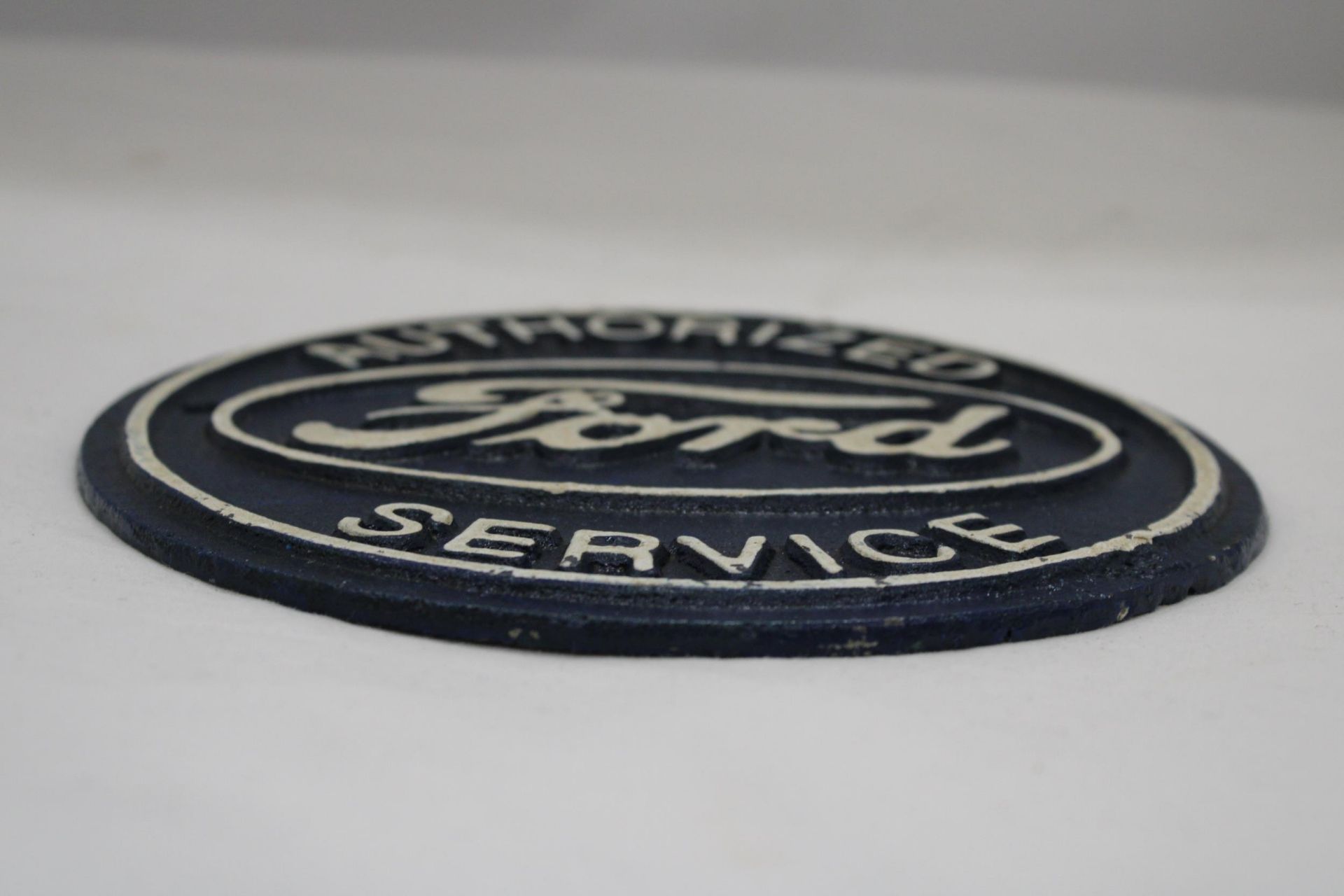 A FORD SERVICE CAST SIGN, DIAMETER 20CM - Image 3 of 3