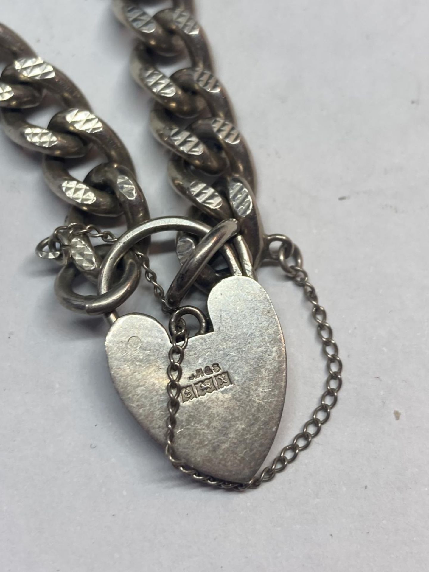 A MARKED SILVER WRIST CHAIN WITH SILVER HEART CLASP - Image 2 of 3