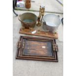 AN ASSORTMENT OF VINTAGE ITEMS TO INCLUDE THREE GRADUATEDWOODEN TRAYS, A BRASS JAM PAN AND A BRASS
