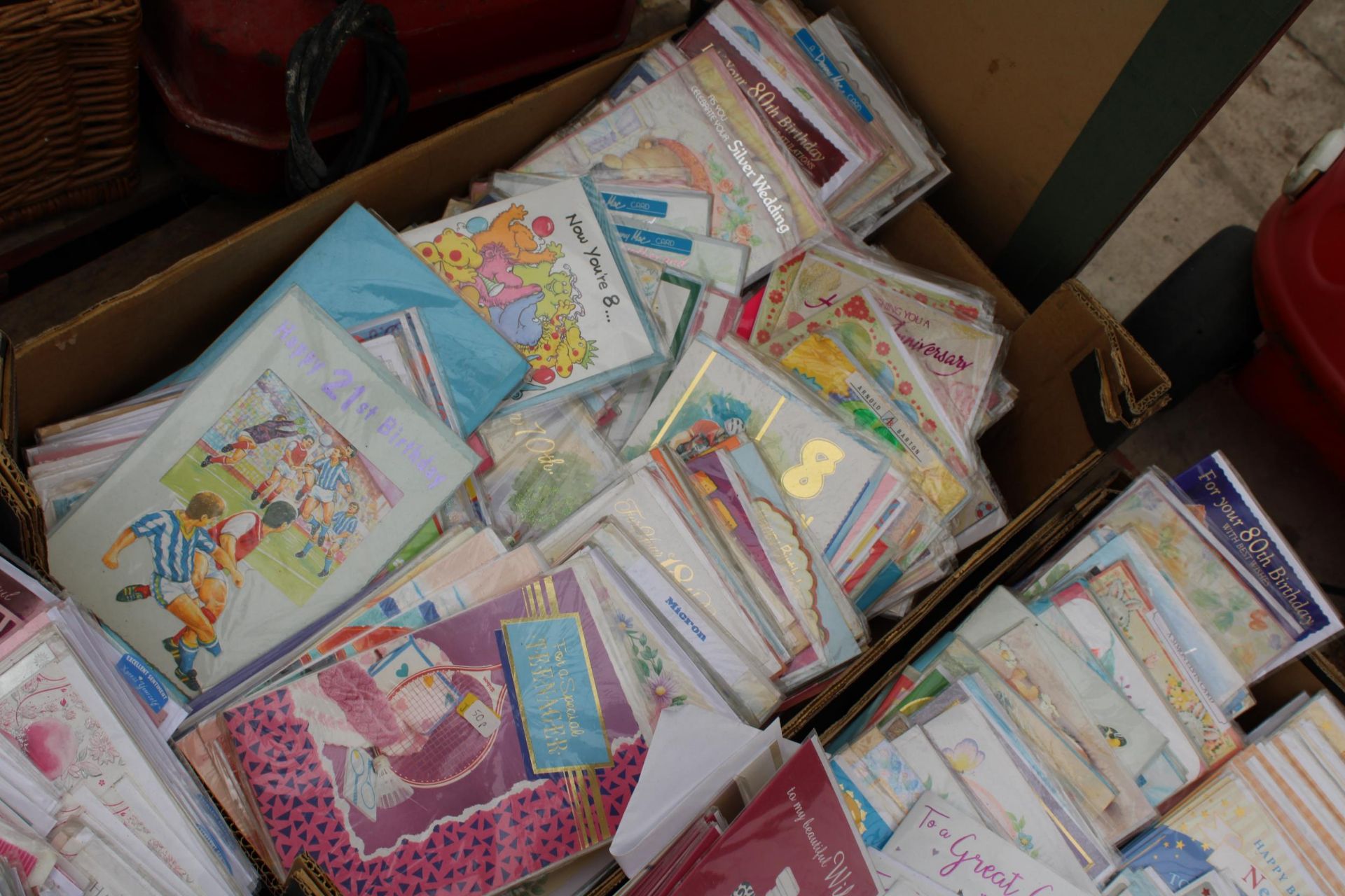 A LARGE QUANTITY OF AS NEW AND SEALED GREETINGS CARDS - Image 2 of 5
