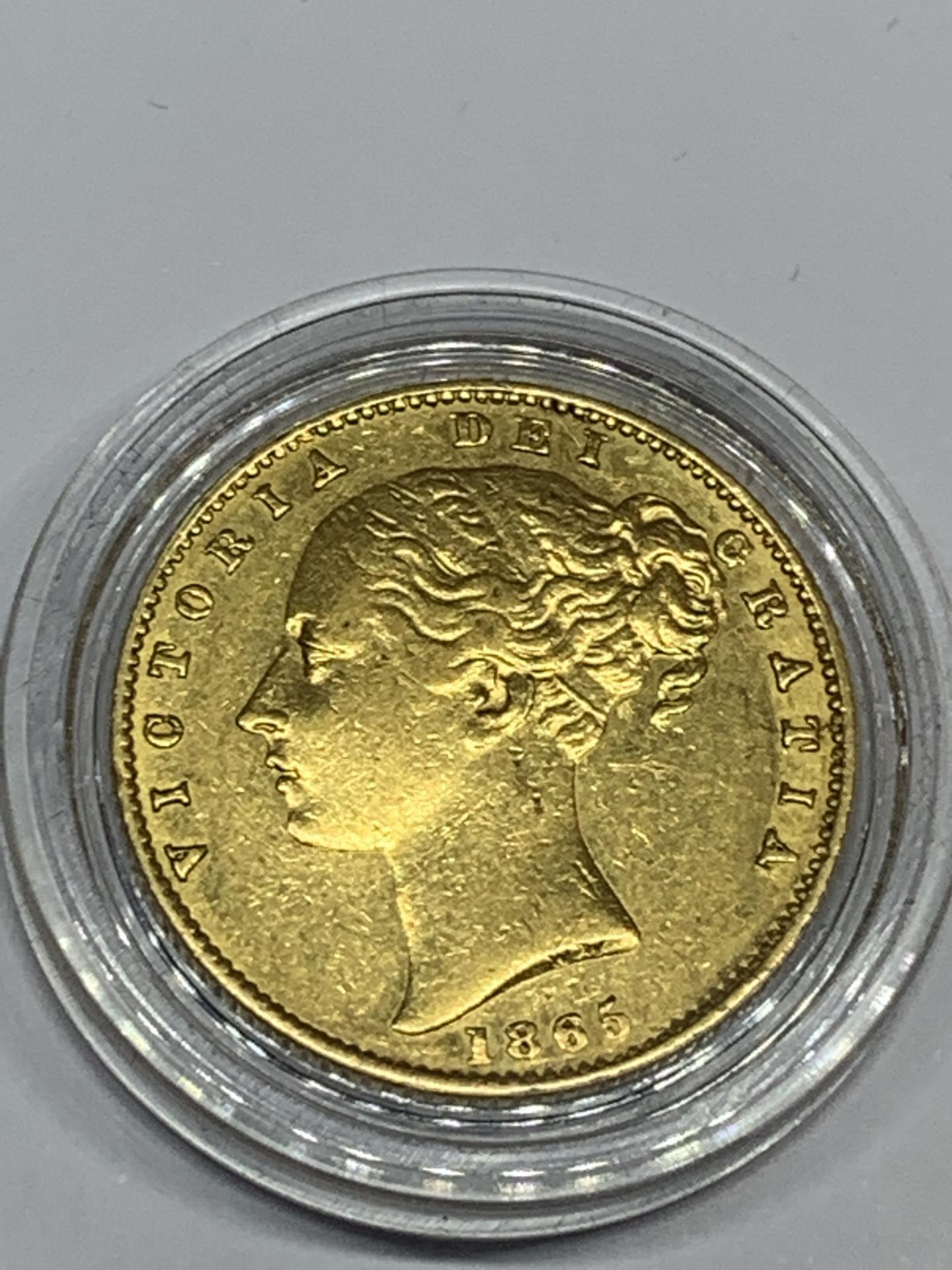 AN 1865 SHIELD BACK GOLD SOVEREIGN QUEEN VICTORIA YOUNG HEAD, - Bild 2 aus 2