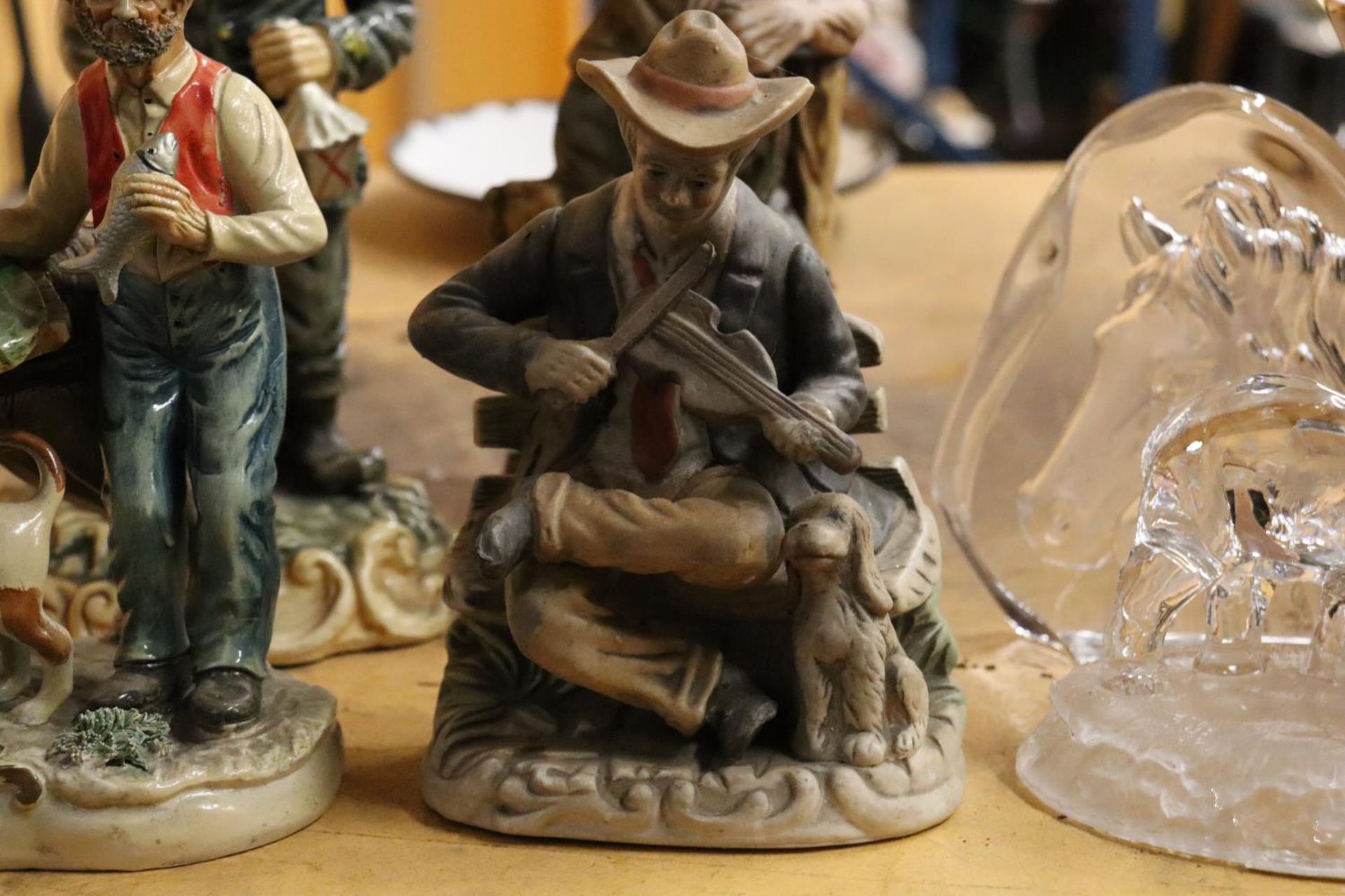 FOUR VINTAGE CHALKWARE FIGURES OF OLD MEN - Image 3 of 5