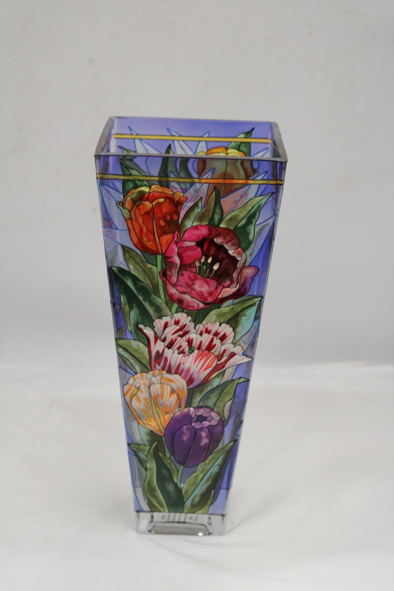 A LARGE HANDPAINTED GLASS VASE, HEIGHT 34CM - Image 5 of 6