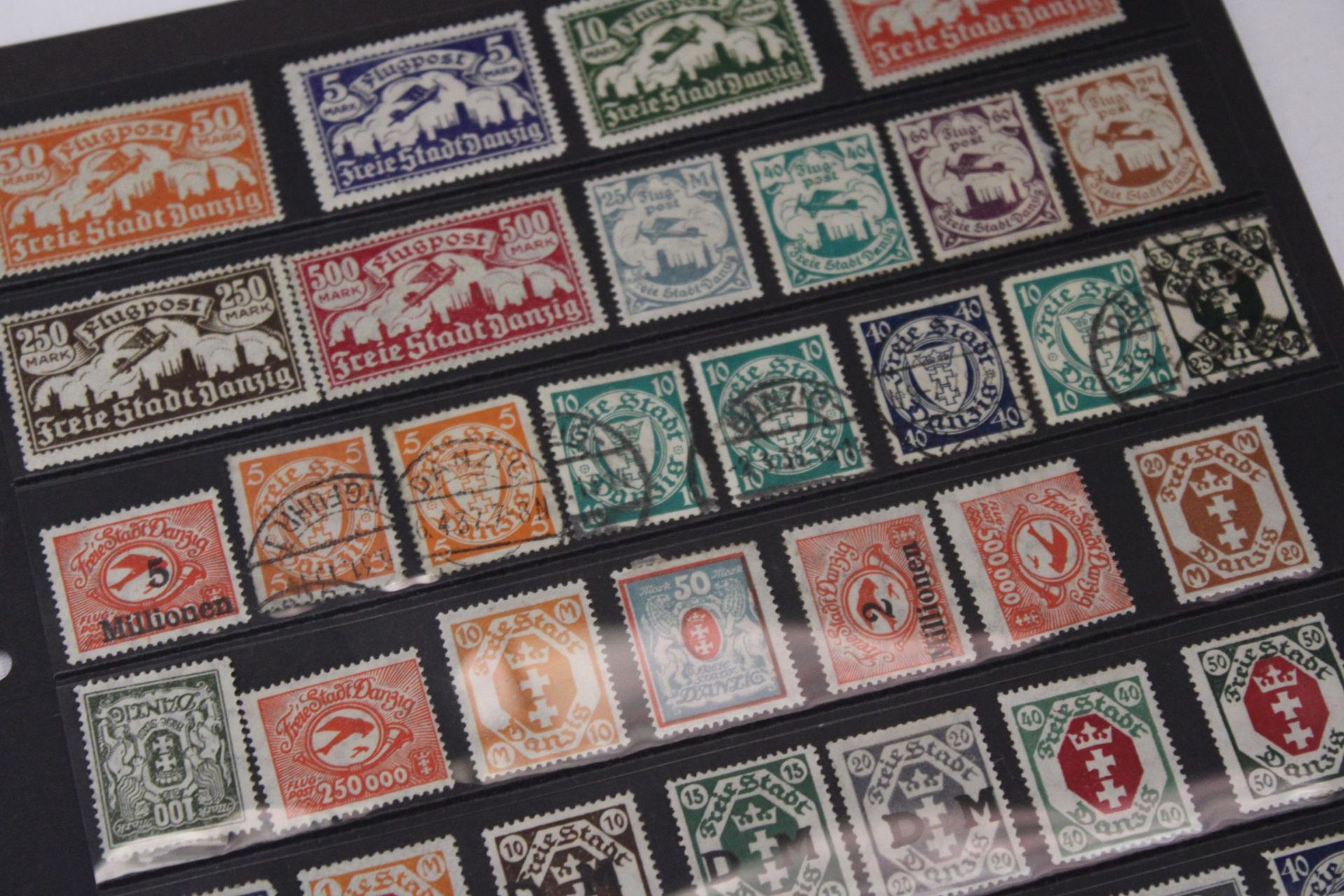 TWO PAGES OF DANZIG STAMPS - Bild 4 aus 5