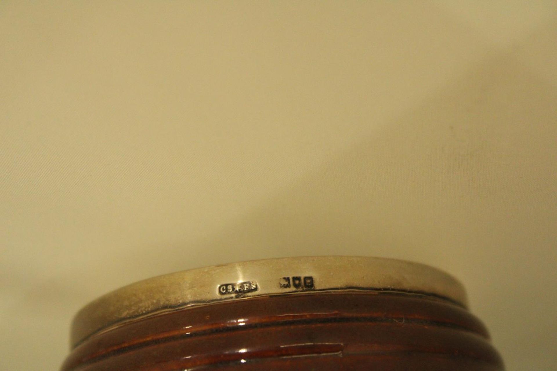 A DOUTLON LAMBETH JAR WITH A HALLMARKED LONDON SILVER RIM - Image 4 of 4