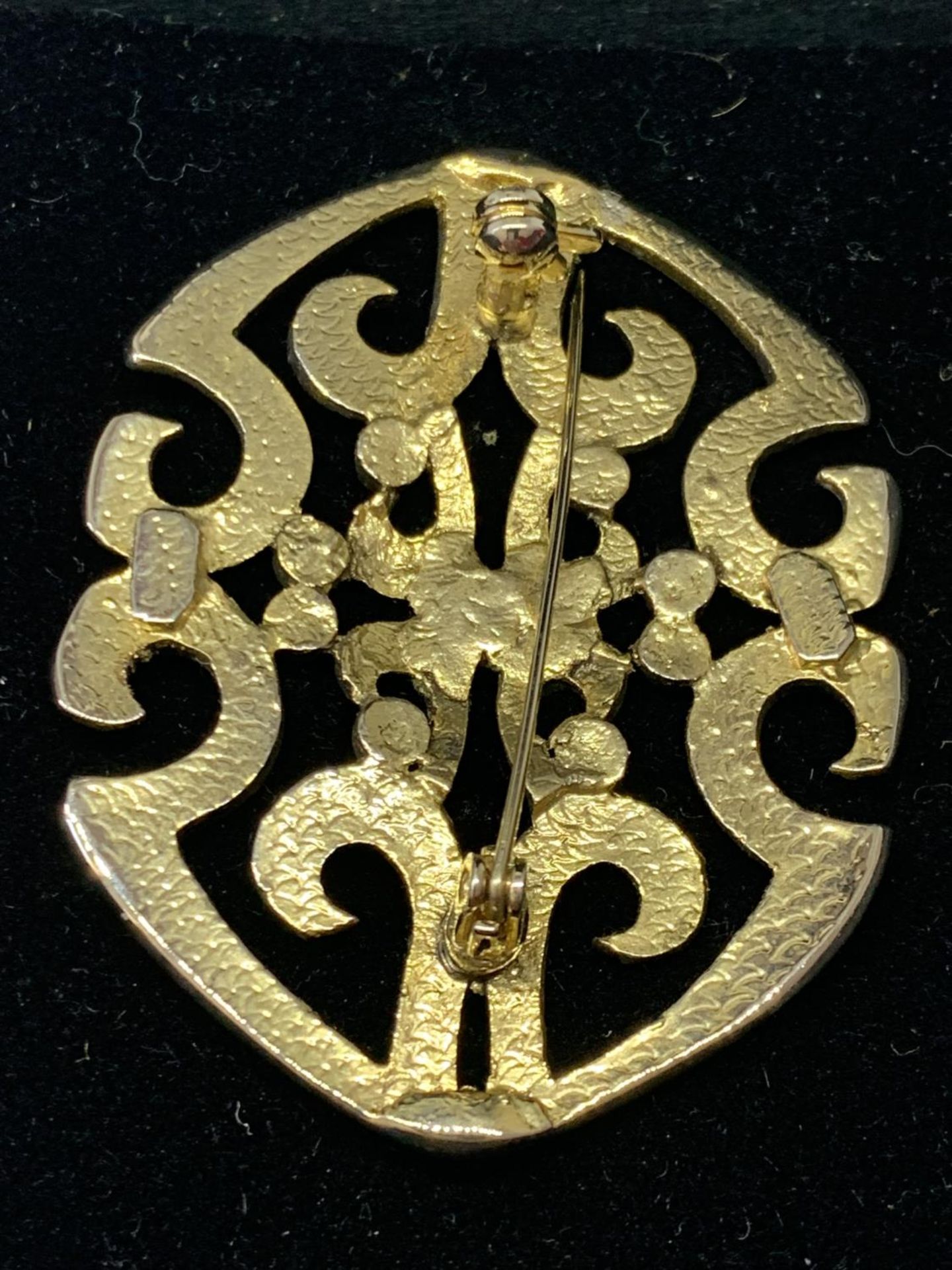 AN IRISH CELTIC BROOCH - Image 3 of 3