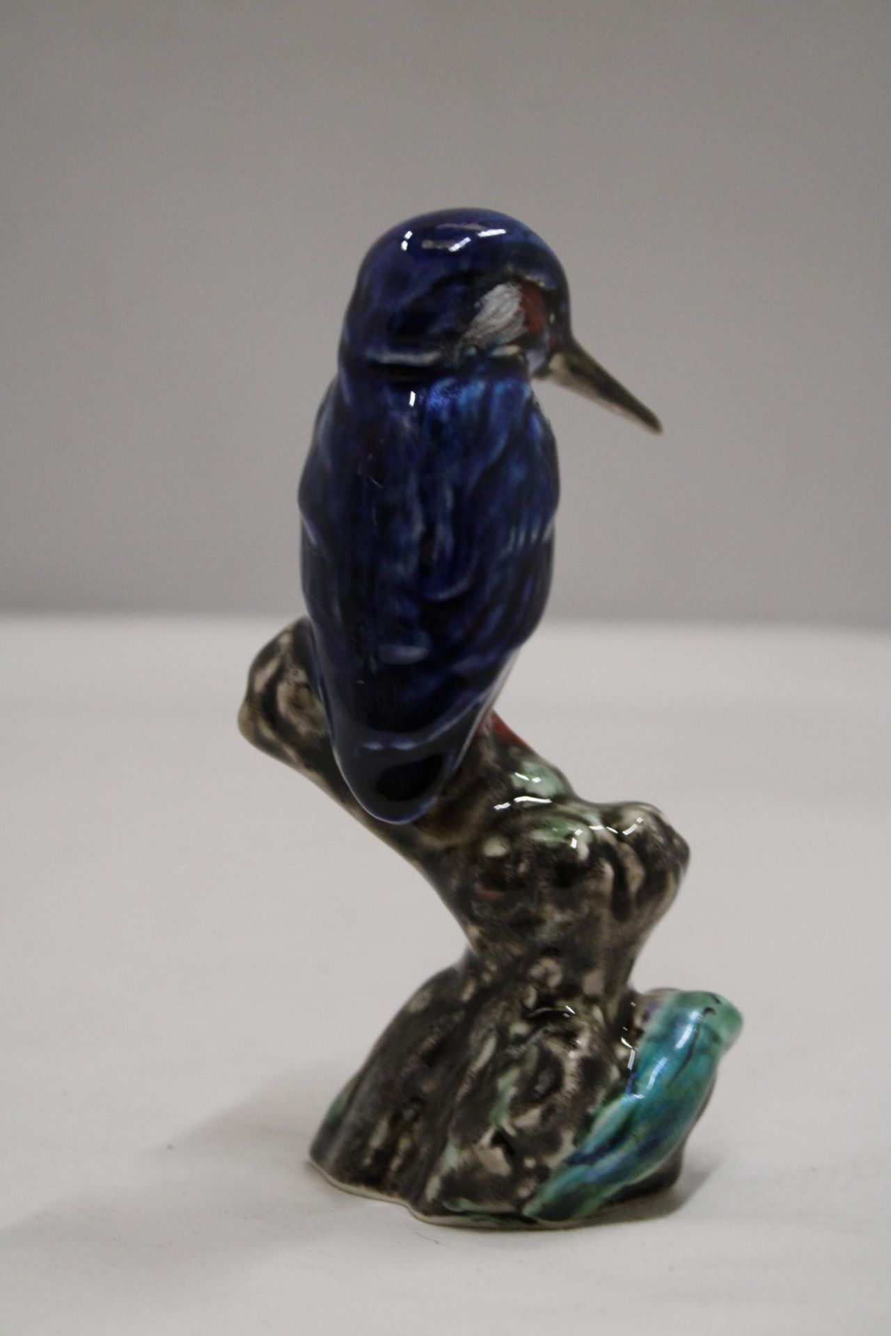 AN ANITA HARRIS KINGFISHER SIGNED IN GOLD - Image 4 of 6