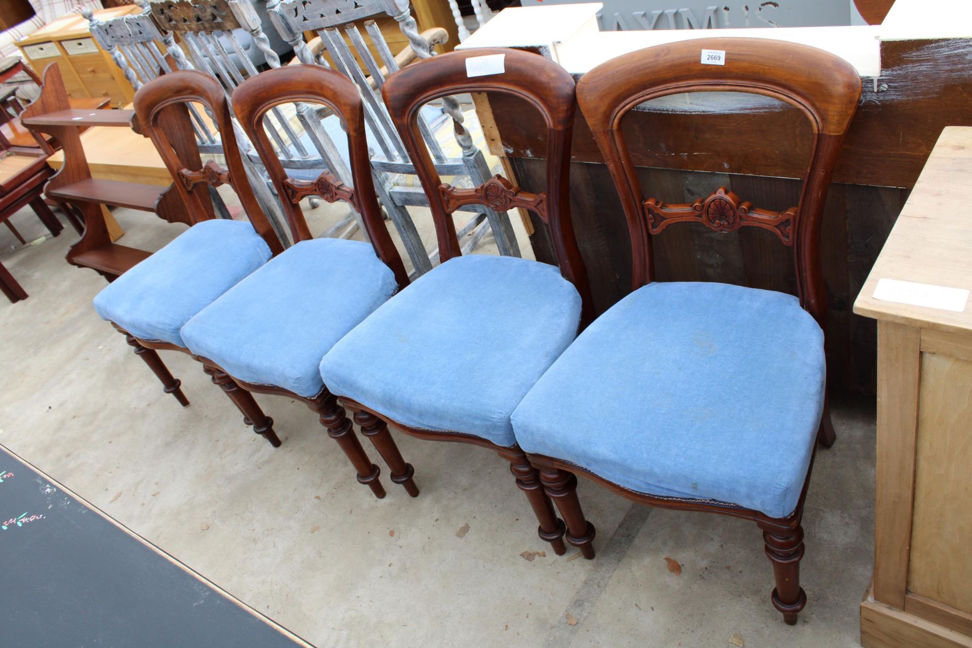 A SET OF FOUR VICTORIAN MAHOGANY DINING CHAIRS ON TURNED FRONT LEGS