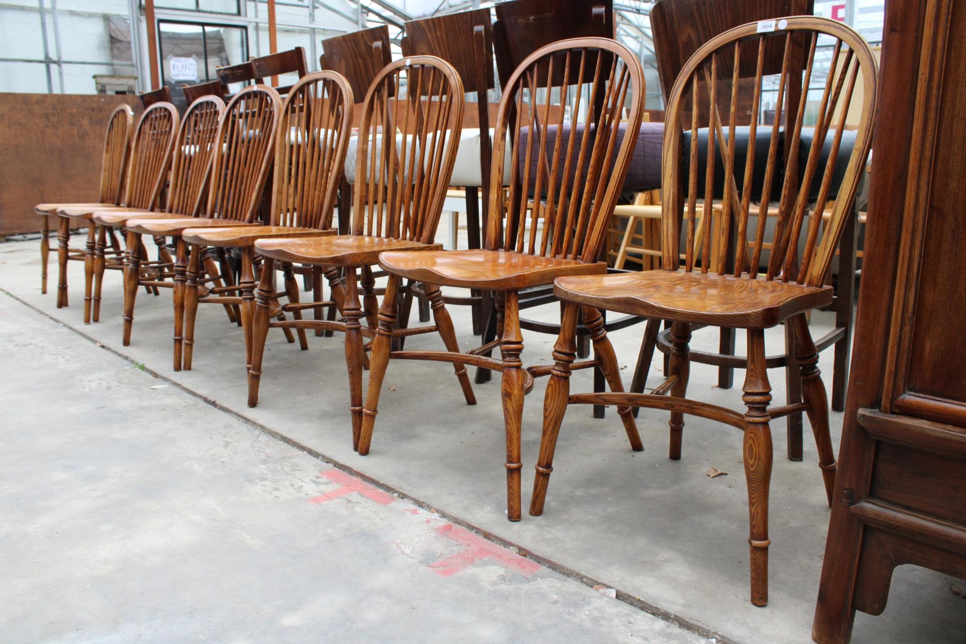 A SET OF EIGHT ELM R.W.F.CO WINDSOR STYLE DINING CHAIRS WITH STICK BACKS AND CRINOLINE BOWS - Image 5 of 9