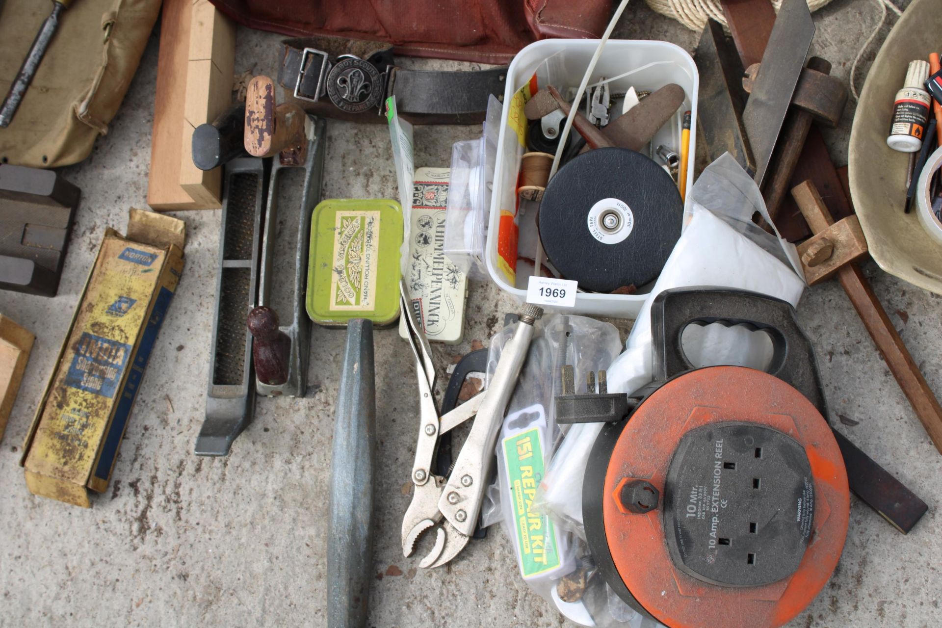 AN ASSORTMENT OF TOOLS TO INCLUDE CHISELS, RASPS AND GUAGES ETC - Image 3 of 7