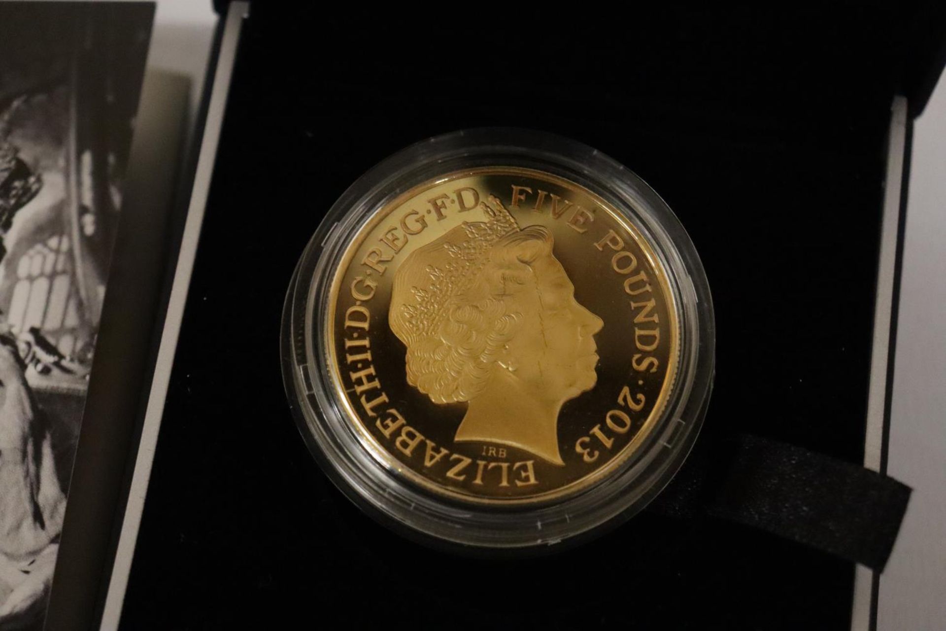 THE ROYAL MINT 2013 .925 AG PLATED WITH FINE GOLD . WEIGHT IS 28.28 GRMS THE 60TH ANNIVERSARY OF THE - Image 3 of 5