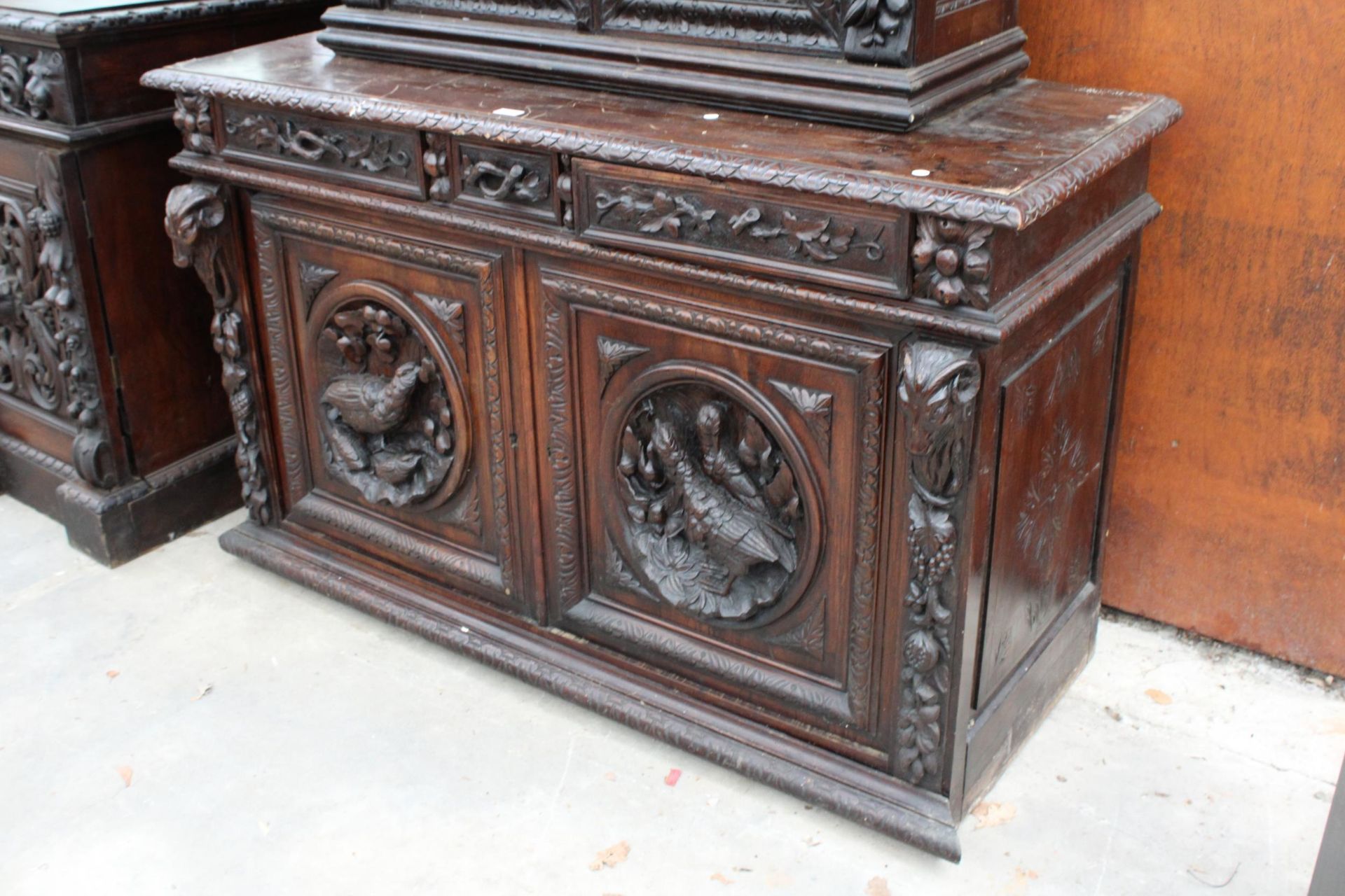 A VICTORIAN OAK BLACK FOREST STYLE SIDEBOARD WITH ASSOCIATED 2 DOOR GLAZED BOOKCASE, ALL HEAVILY - Bild 3 aus 12