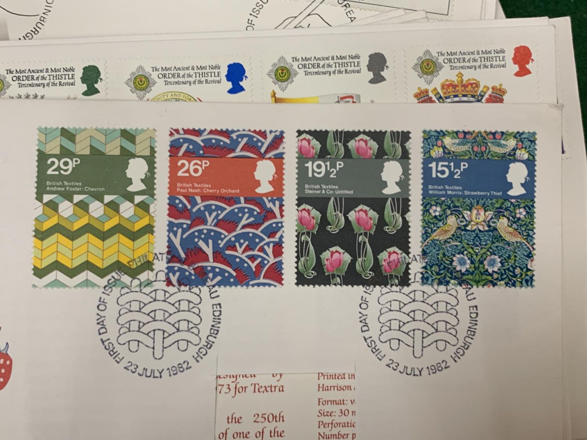 A LARGE COLLECTION OF FIRST DAY COVERS - Bild 4 aus 5