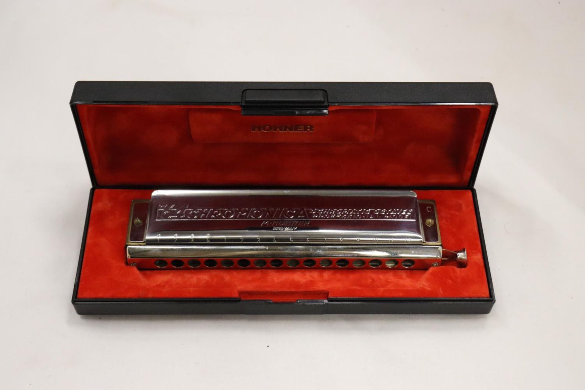 A HOHNER CHROMONICA 280C HARMONICA WITH ORIGINAL CASE