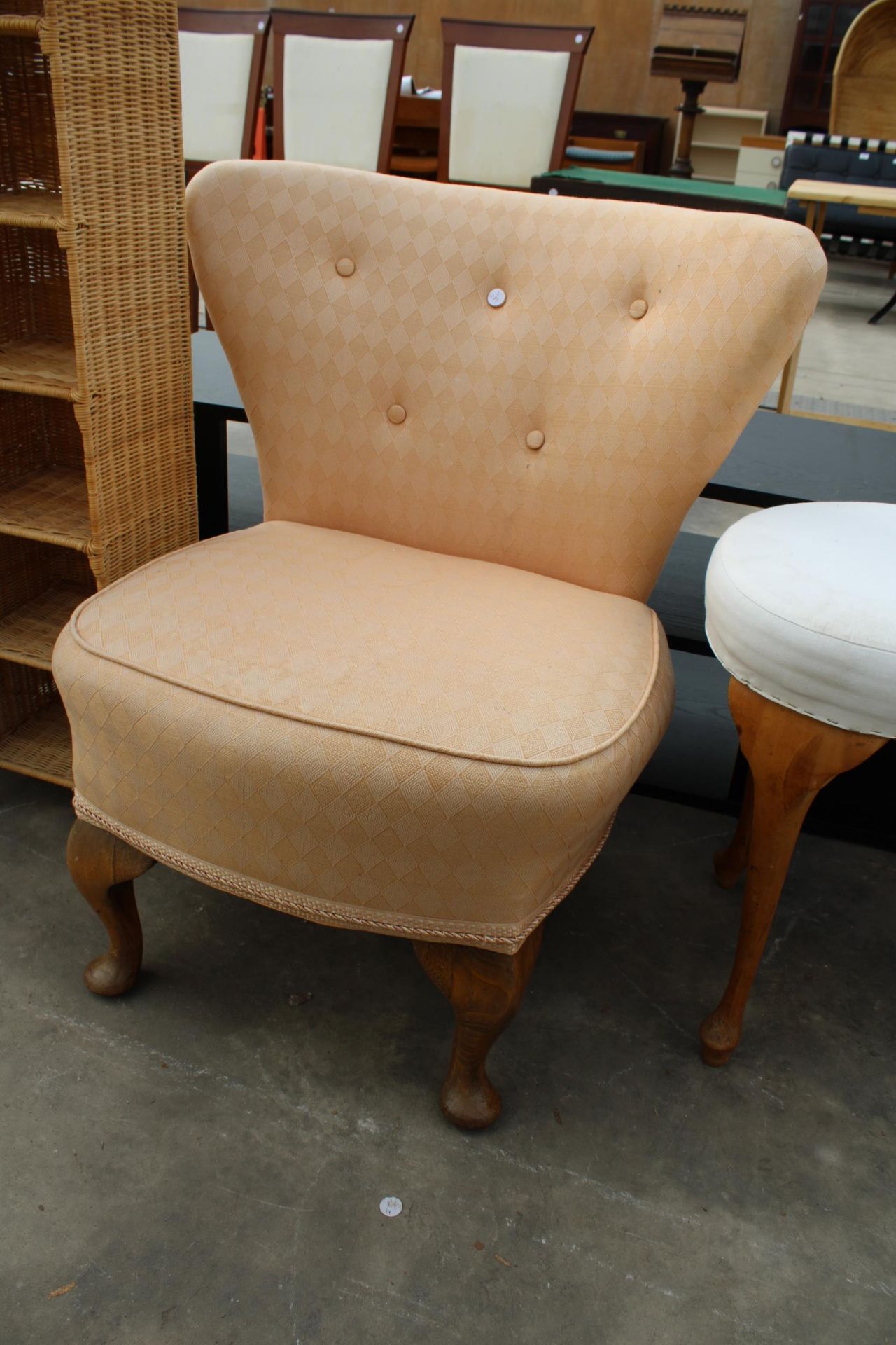 A MODERN CABRIOLE LEG BEDROOM CHAIR AND KIDNEY SHAPED STOOL - Image 3 of 3