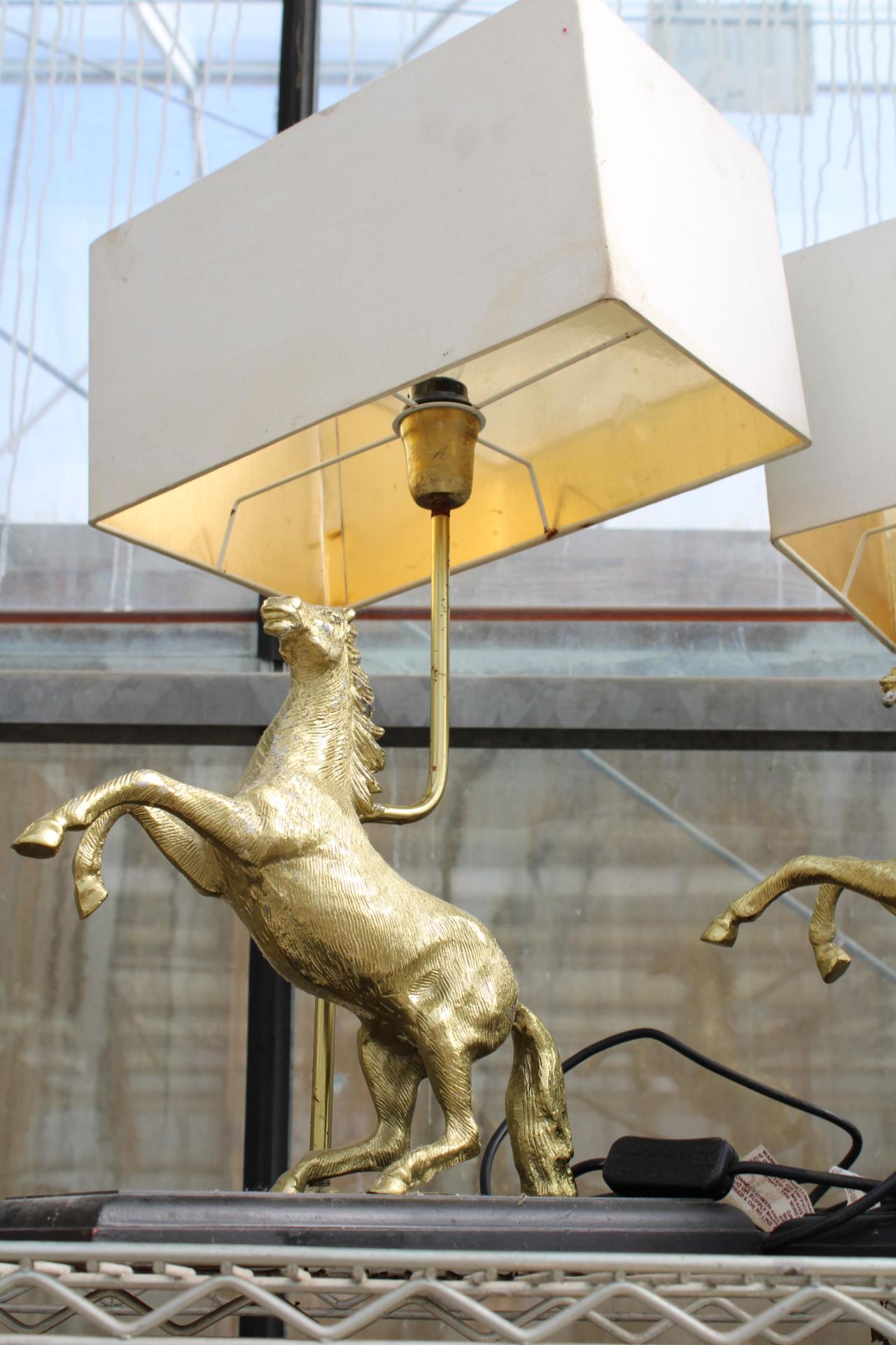 A PAIR OF DECORATIVE TABLE LAMPS WITH BRASS HORSE FIGURE DECORATION - Image 2 of 3