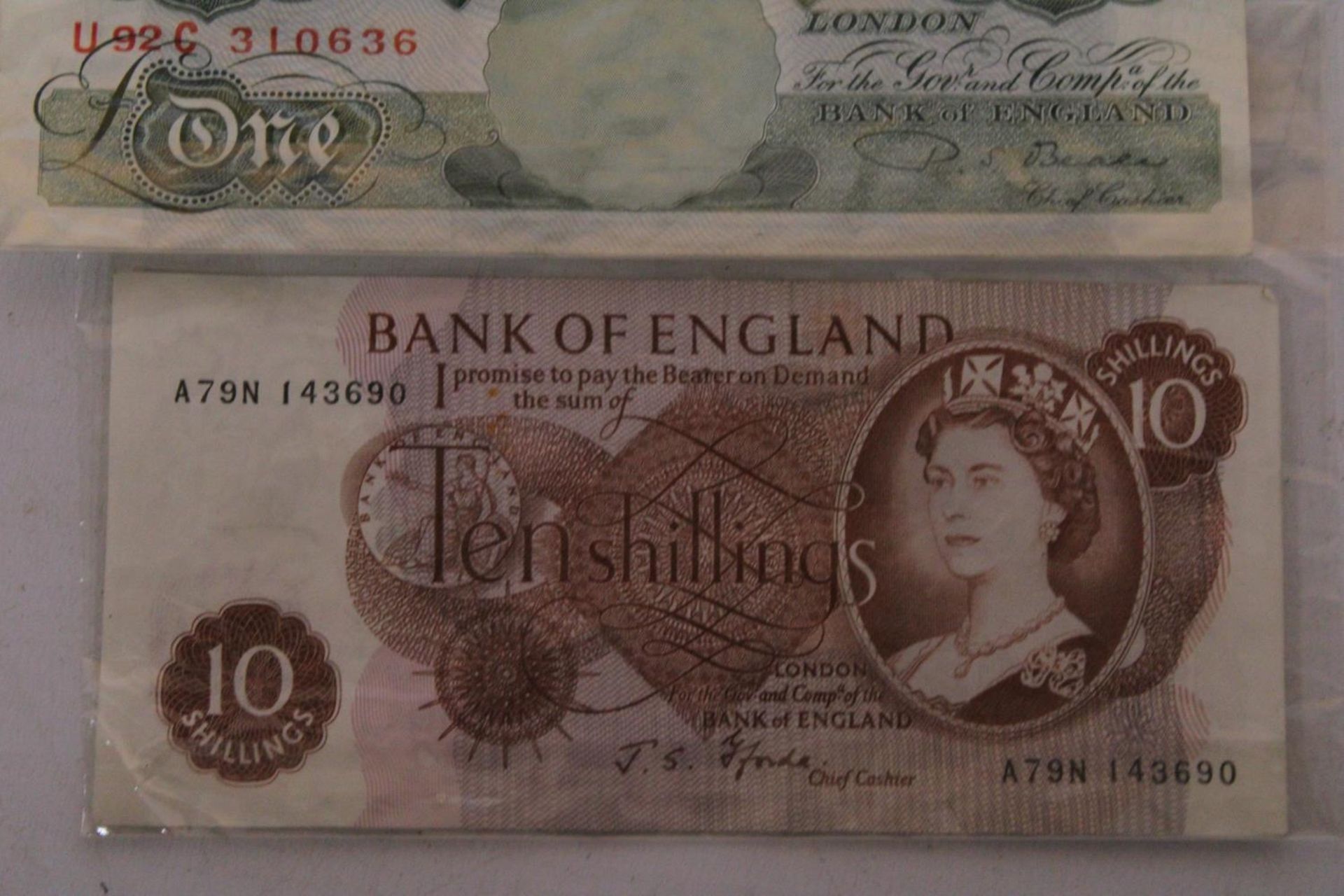 TWO ONE POUND NOTES AND A TEN SHILLING NOTE - Bild 4 aus 4