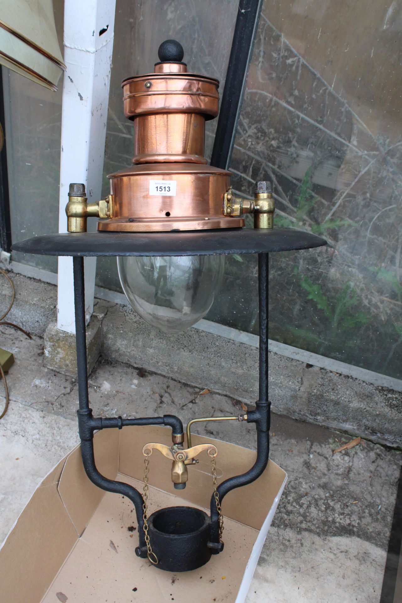 A LARGE VINTAGE COPPER AND CAST IRON GAS POWERED LAMP POST LIGHT FITTING