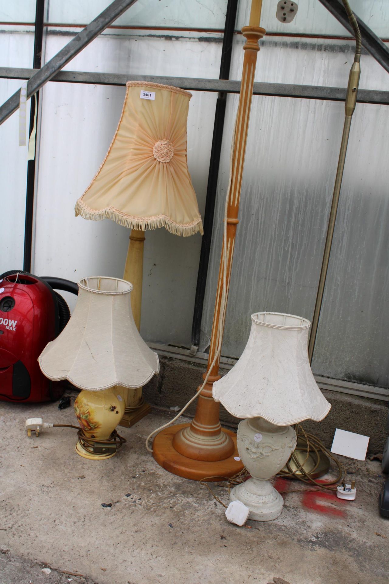 AN ASSORTMENT OF VARIOUS TABLE AND STANDARD LAMPS - Image 2 of 2