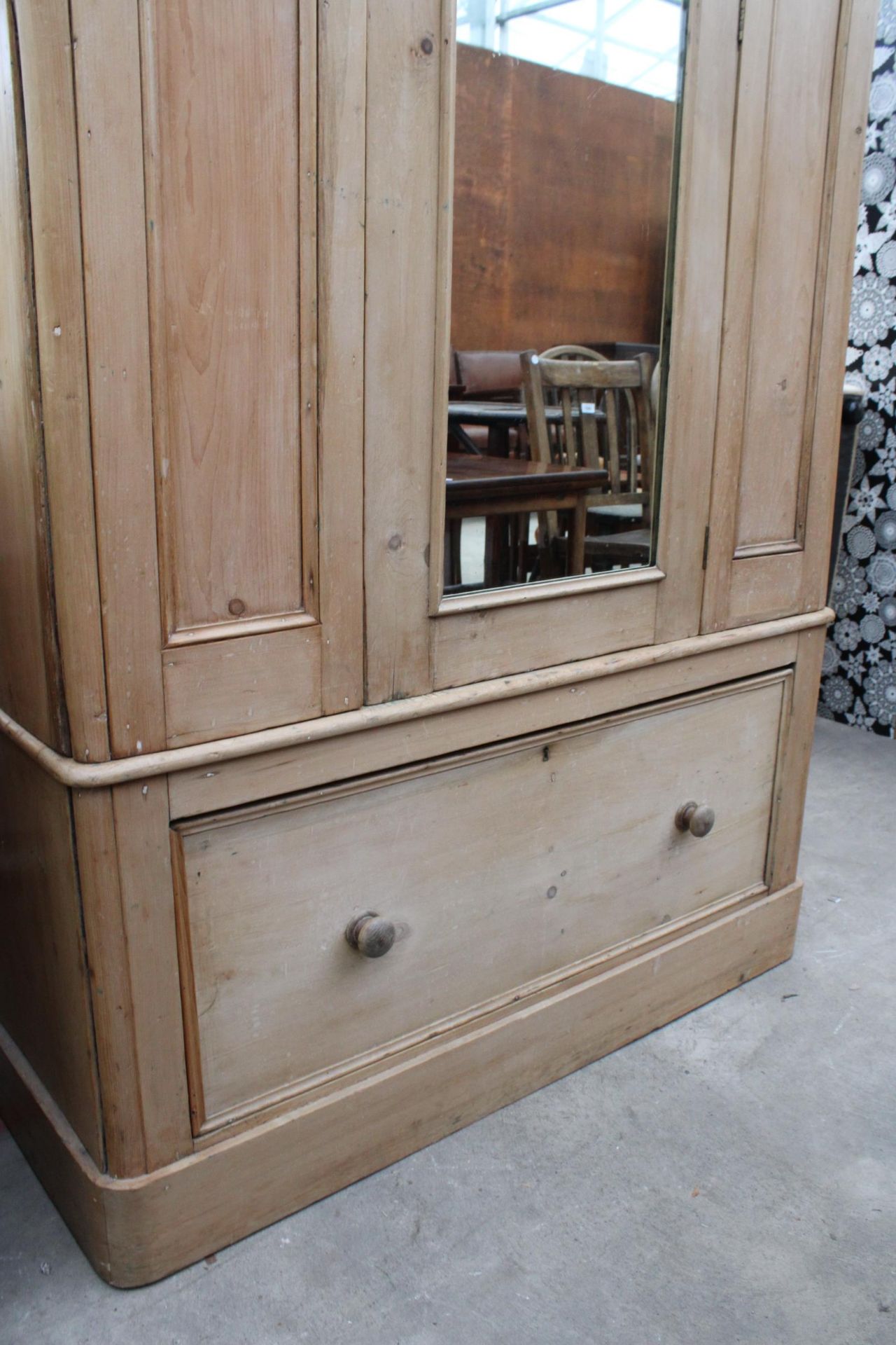 A VICTORIAN PINE MIRROR DOOR WARDROBE WITH DRAWER TO BASE 48" WIDE - Image 3 of 4